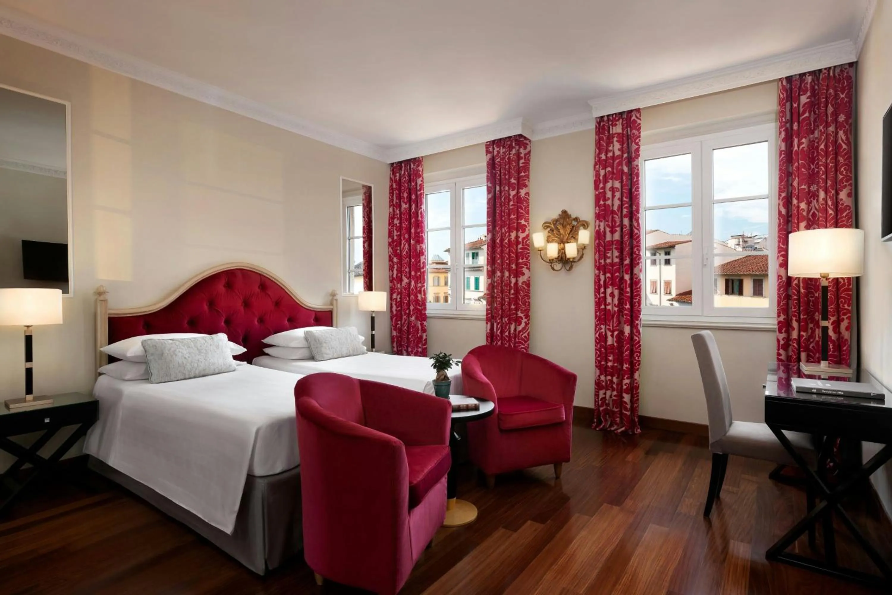 Photo of the whole room, Bed in Sina Villa Medici, Autograph Collection