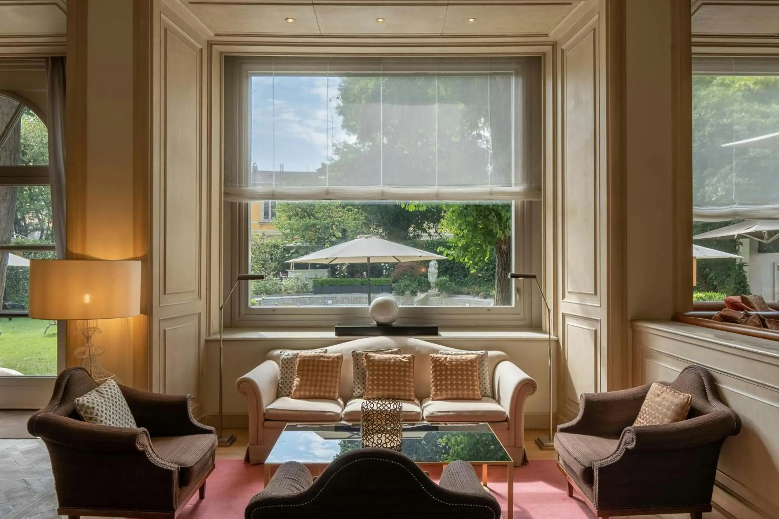 Lounge or bar in Sina Villa Medici, Autograph Collection Lounge or bar in Sina Villa Medici, Autograph Collection