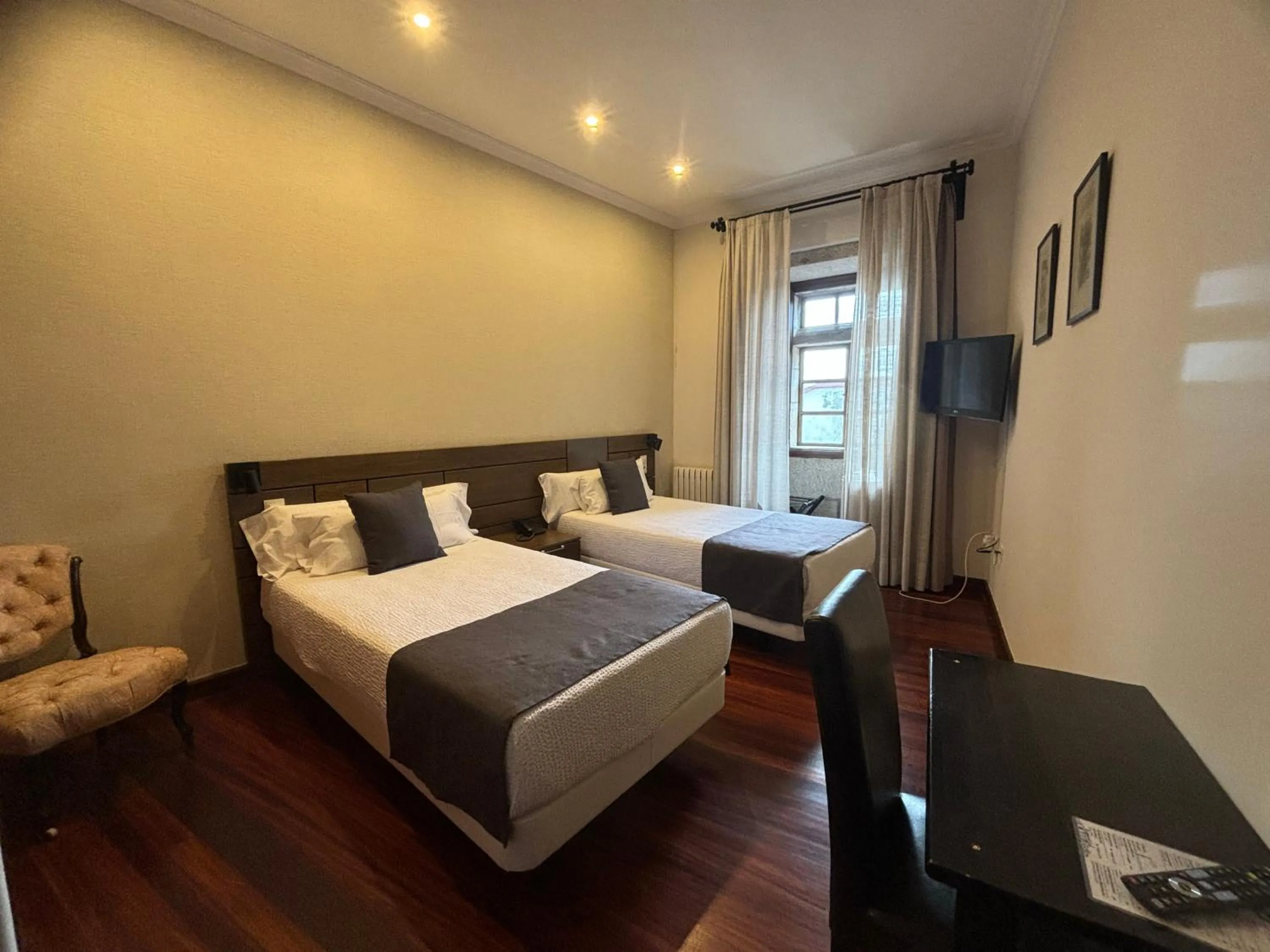 Two Connecting  Rooms in Hotel A Torre do Xudeu