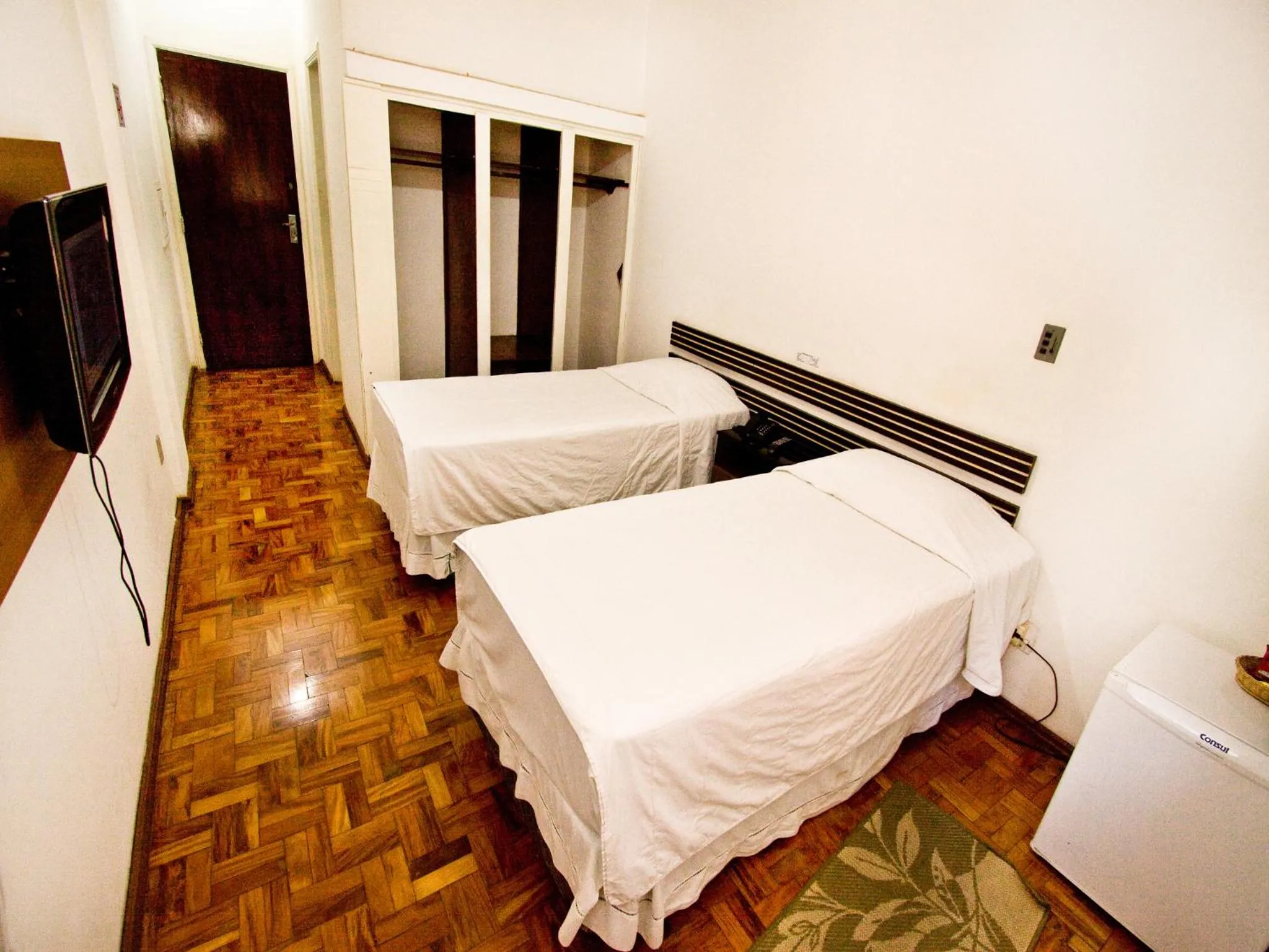 Bed in Turrance White Hotel