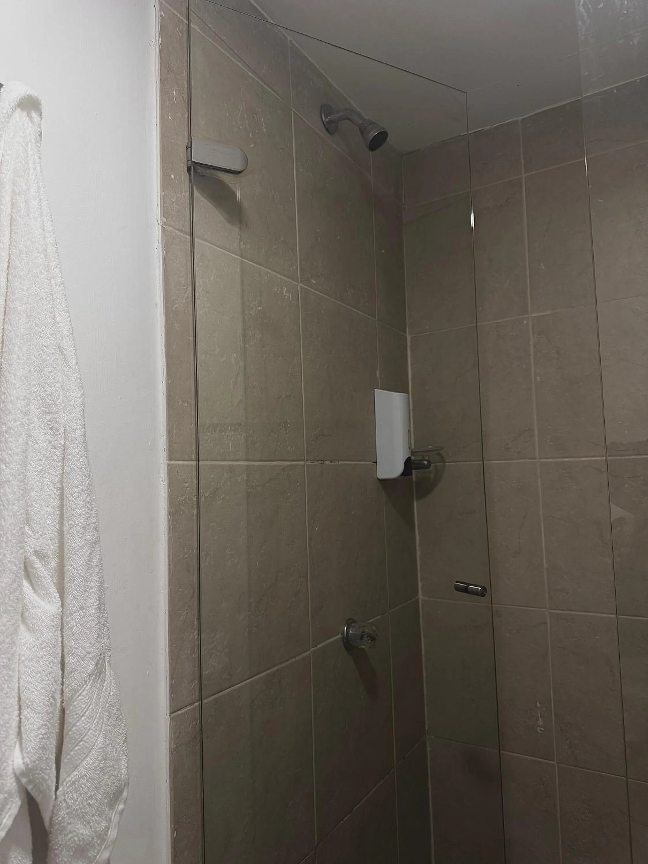 Shower in Seven Nights Hostel Cartagena