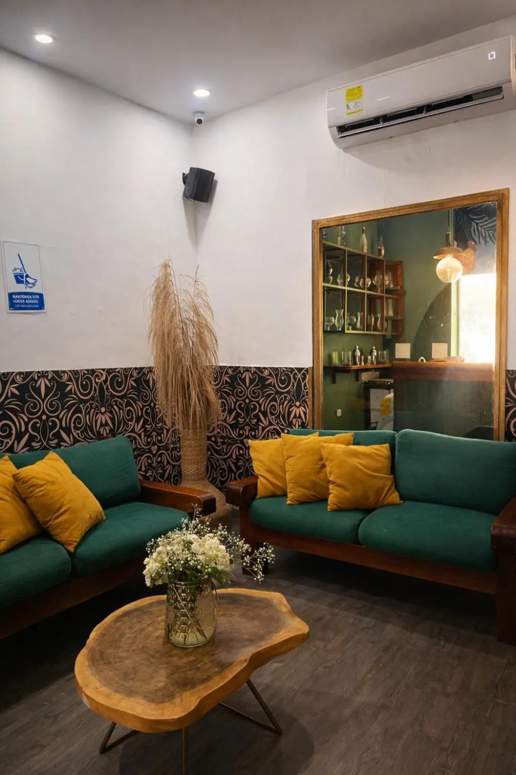 Living room in Seven Nights Hostel Cartagena