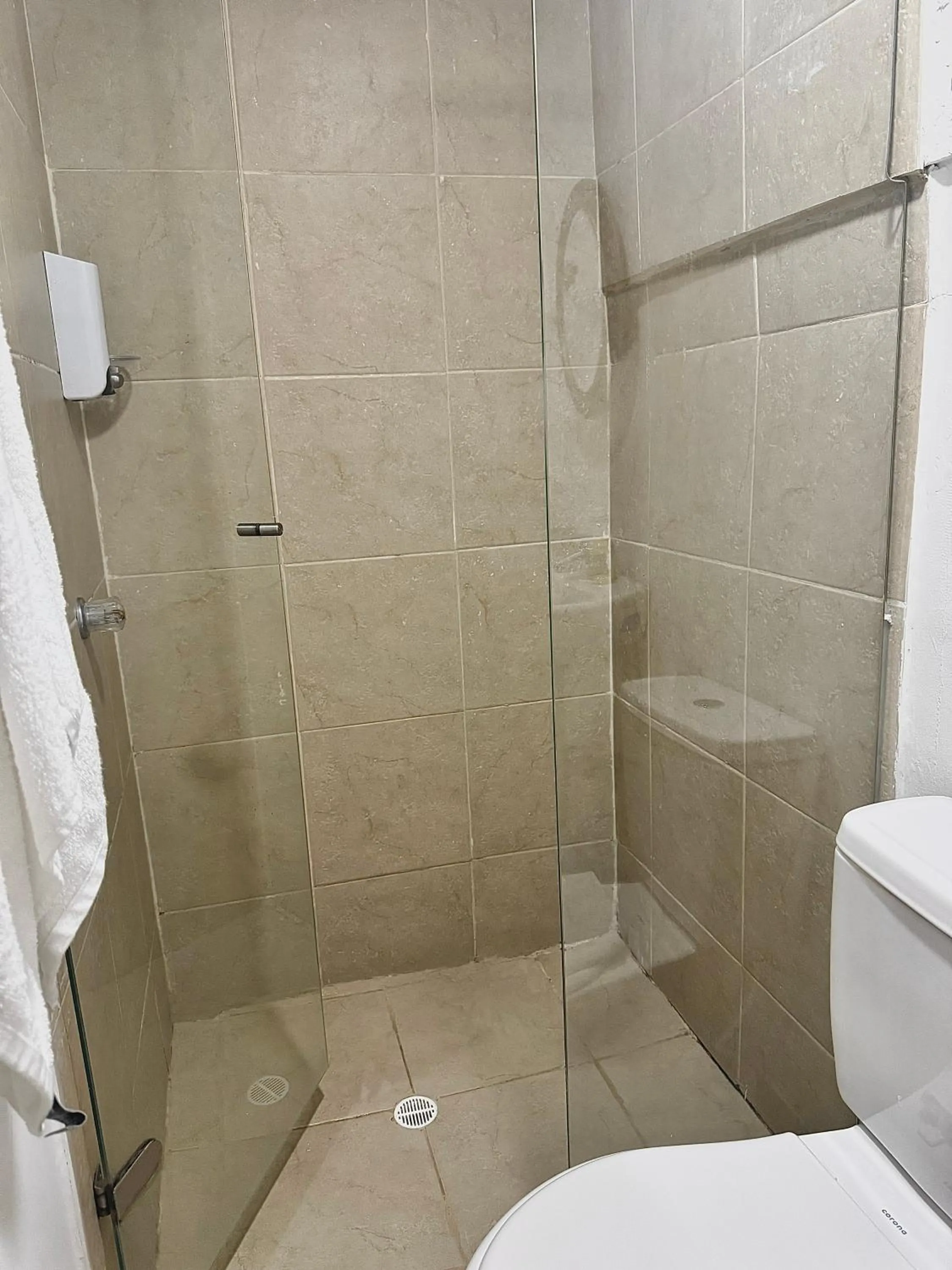 Shower in Seven Nights Hostel Cartagena