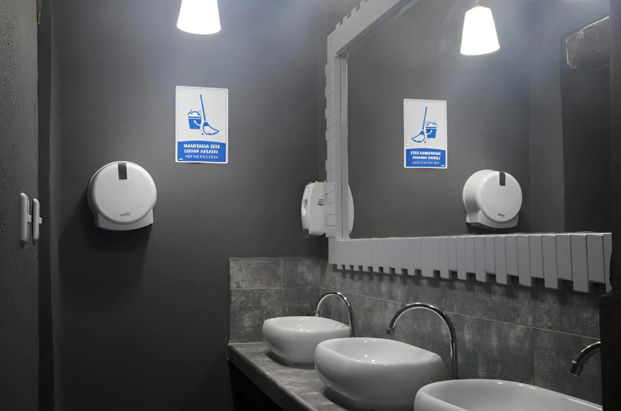 Bathroom in Seven Nights Hostel Cartagena