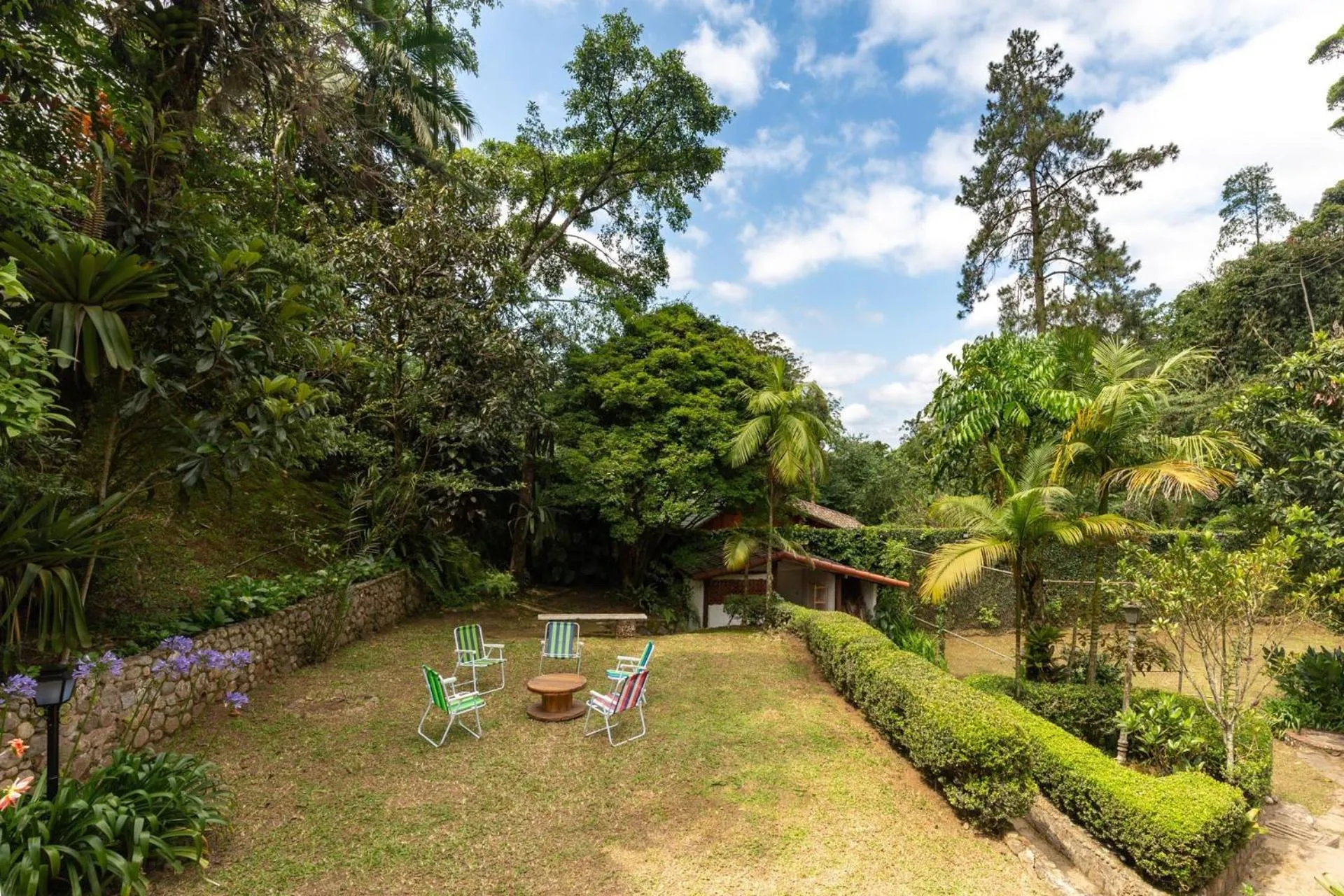 CurtaTere fireplace pool pet friendly garden