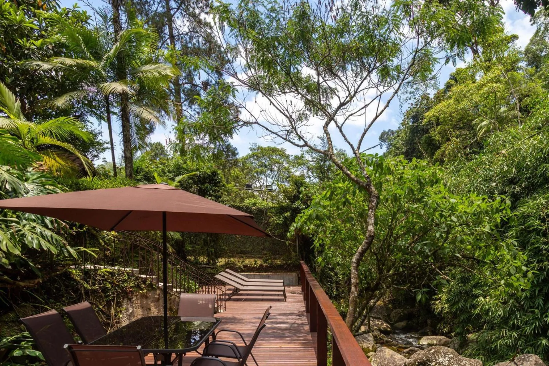 CurtaTere fireplace pool pet friendly garden
