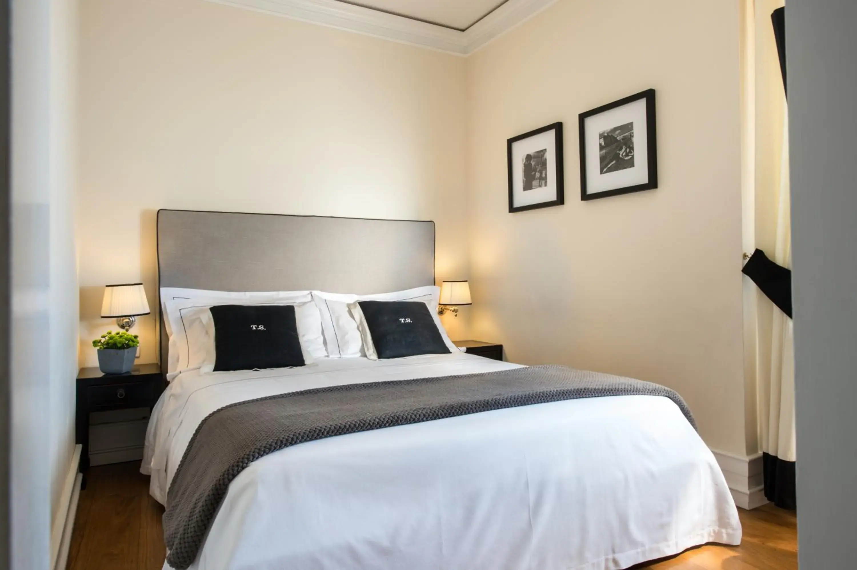 Bed in Tornabuoni Suites Collection Residenza D'Epoca Bed in Tornabuoni Suites Collection Residenza D'Epoca