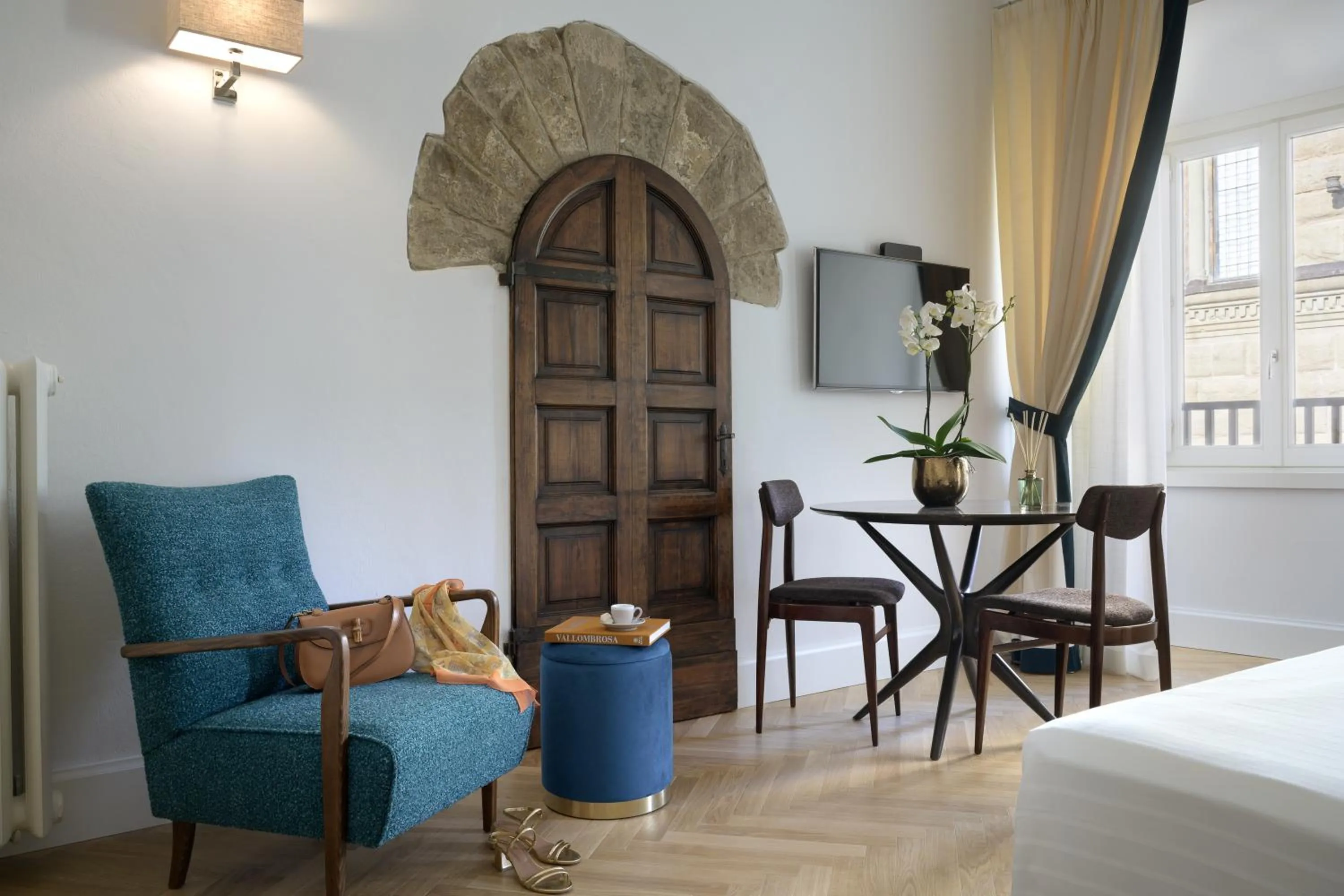 Seating area, Bed in Tornabuoni Suites Collection Residenza D'Epoca