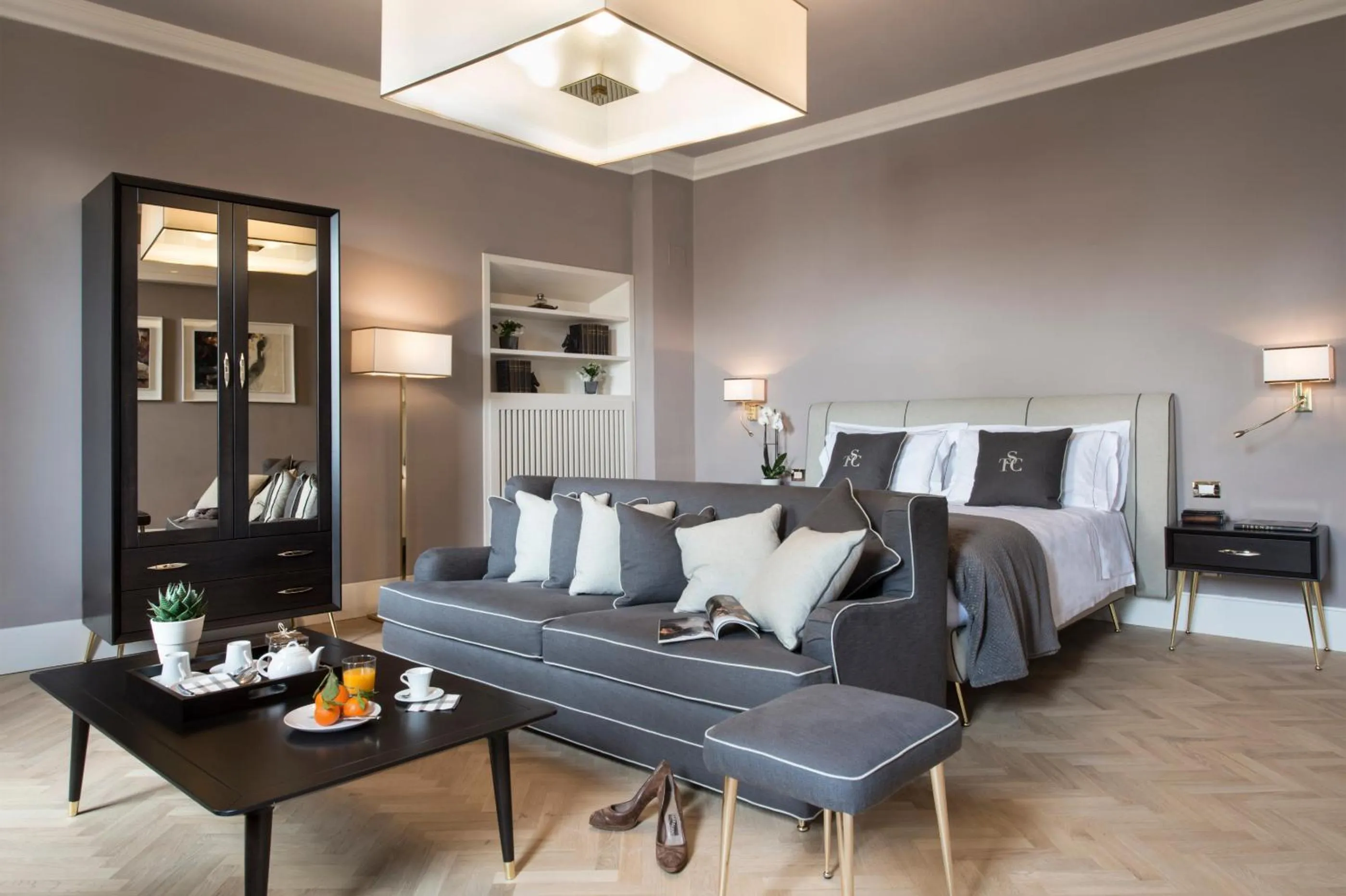 Photo of the whole room, Bed in Tornabuoni Suites Collection Residenza D'Epoca