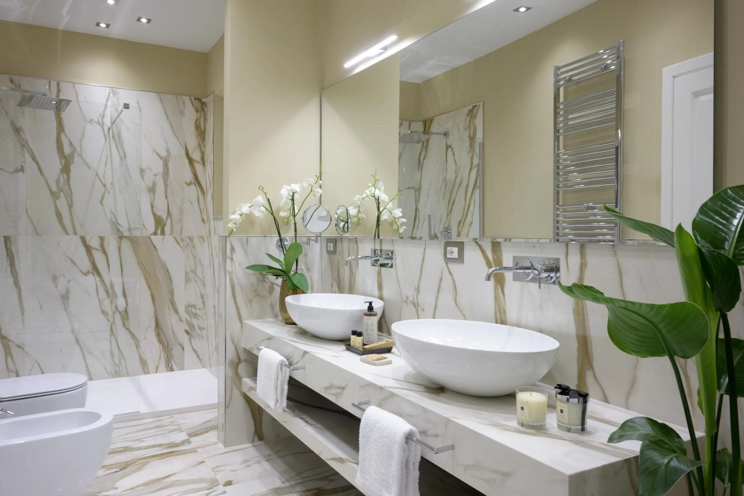 Shower in Tornabuoni Suites Collection Residenza D'Epoca