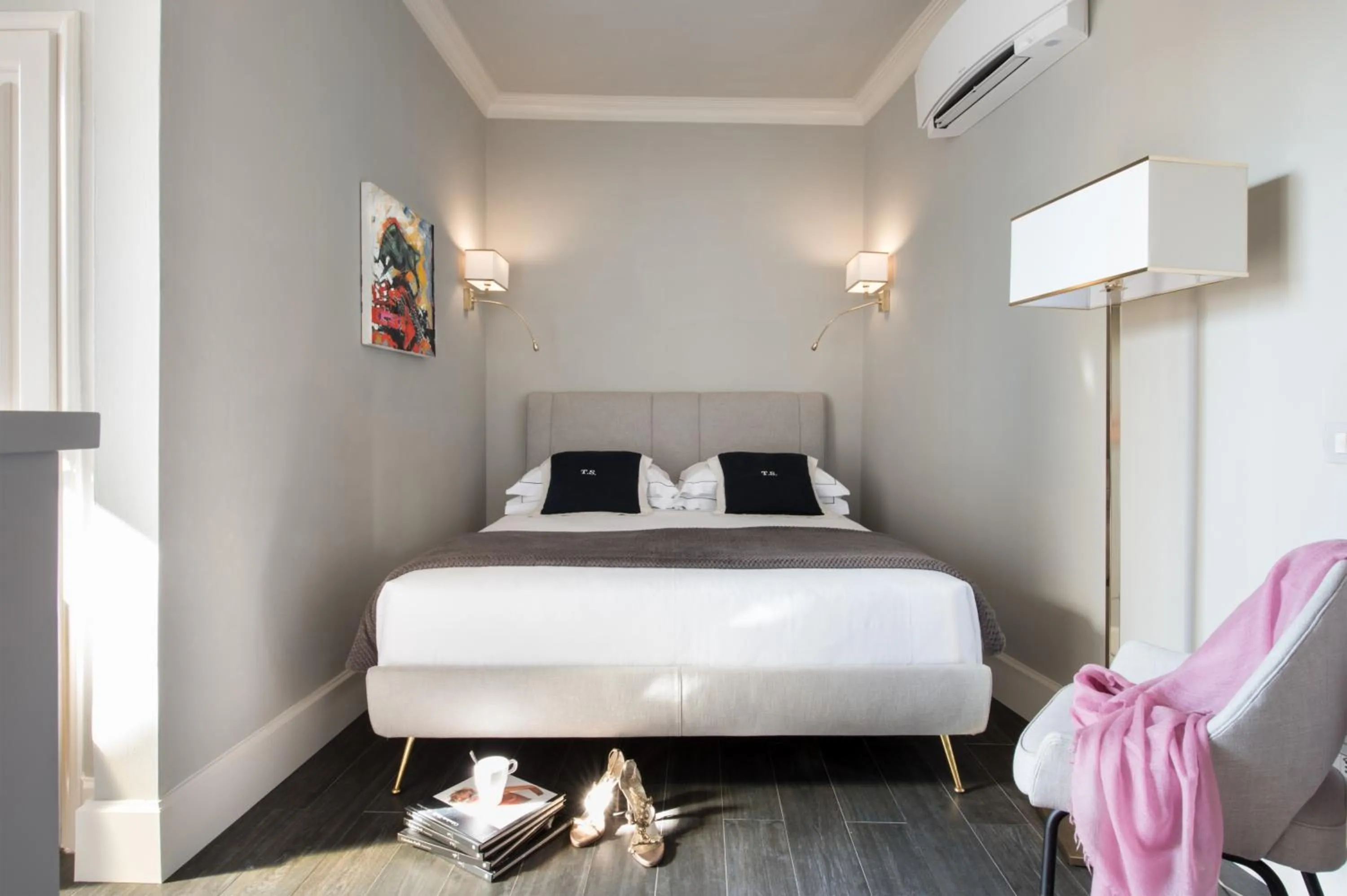 Bed in Tornabuoni Suites Collection Residenza D'Epoca