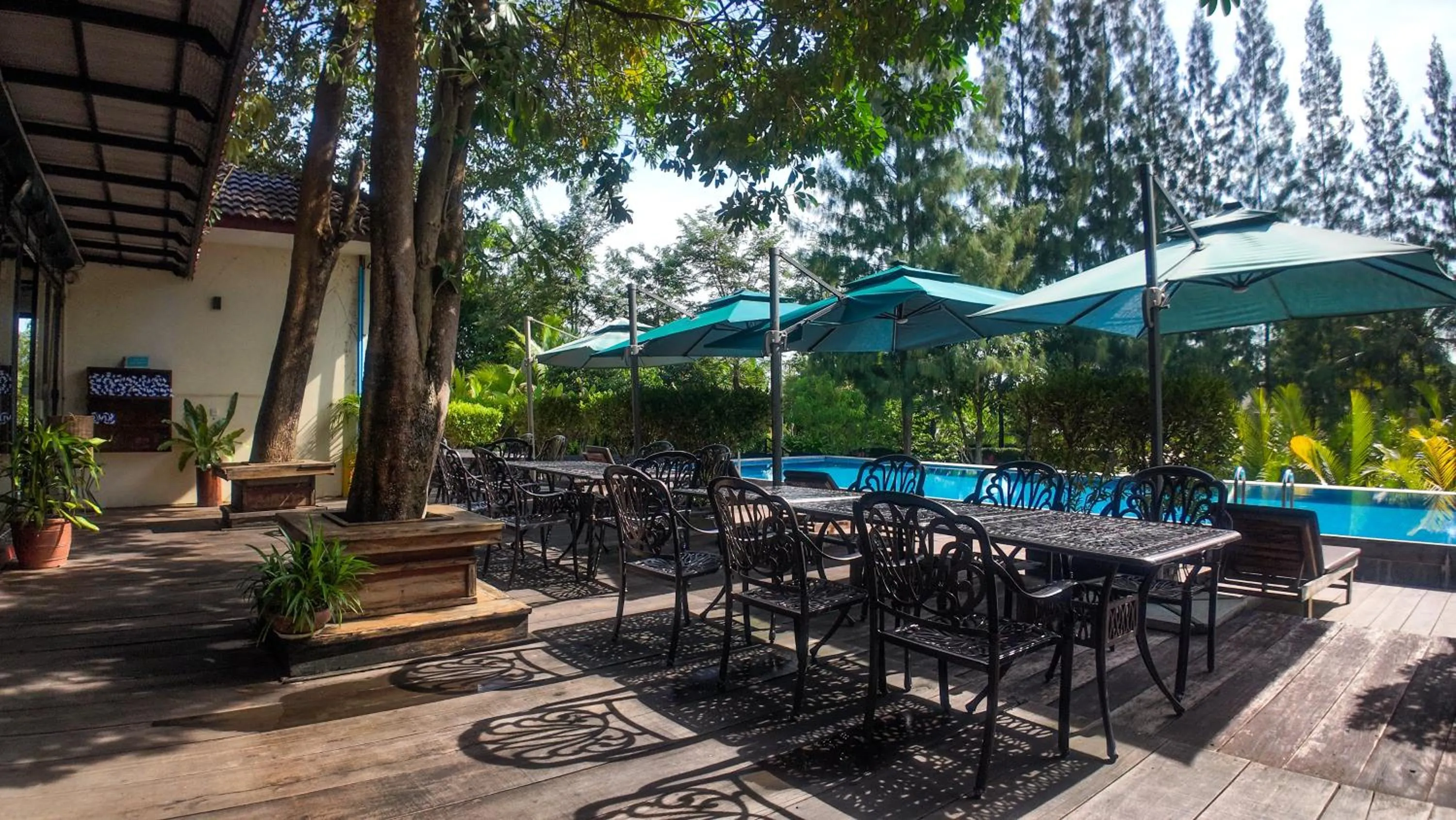 Dining area in Lodge Moni Essara Kampot