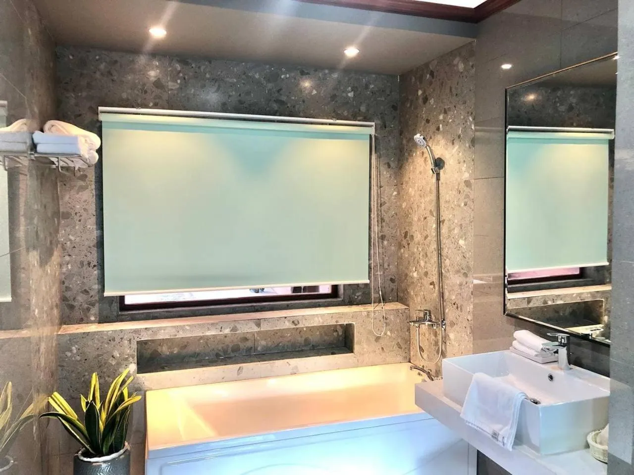 Bathroom in Lodge Moni Essara Kampot