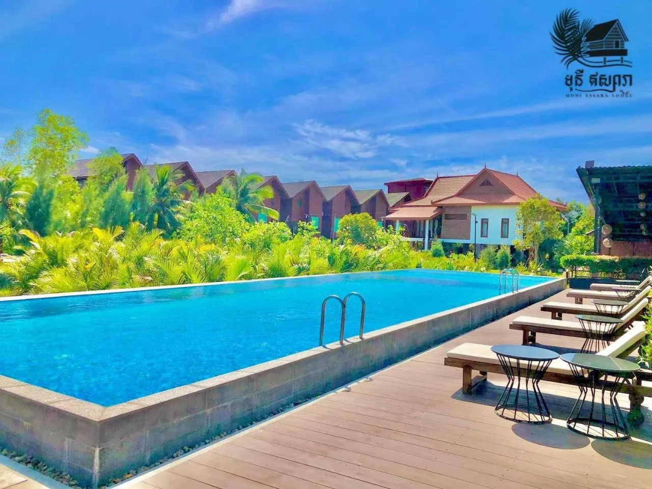 Swimming pool in Lodge Moni Essara Kampot
