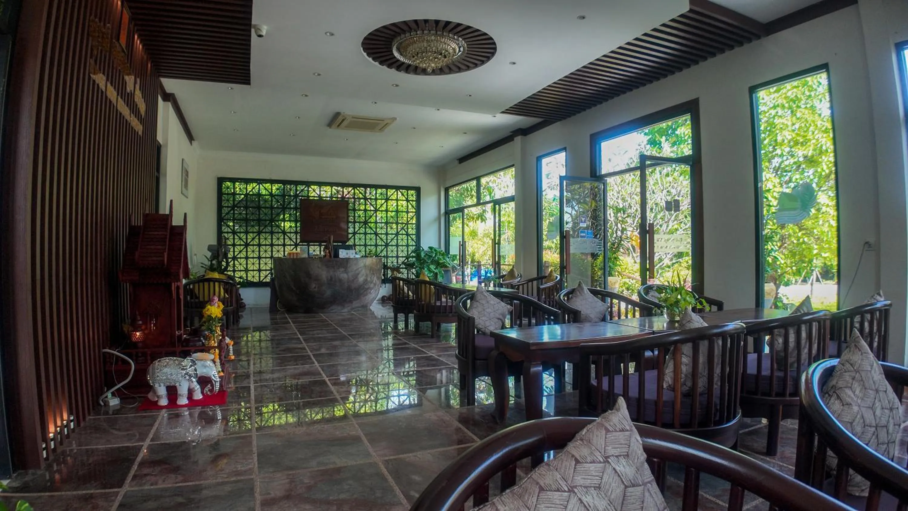 Lobby or reception in Lodge Moni Essara Kampot