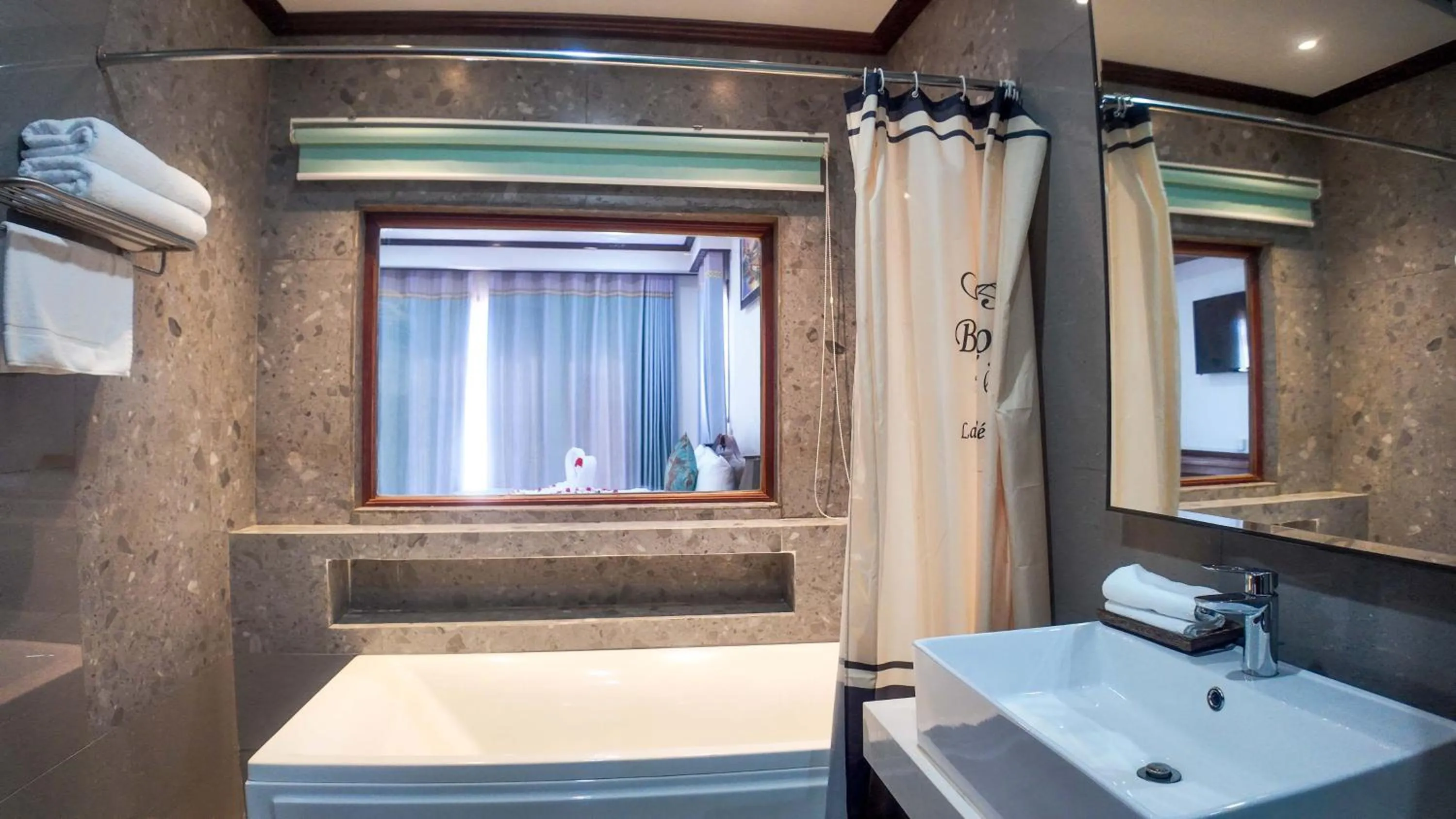 Bathroom in Lodge Moni Essara Kampot