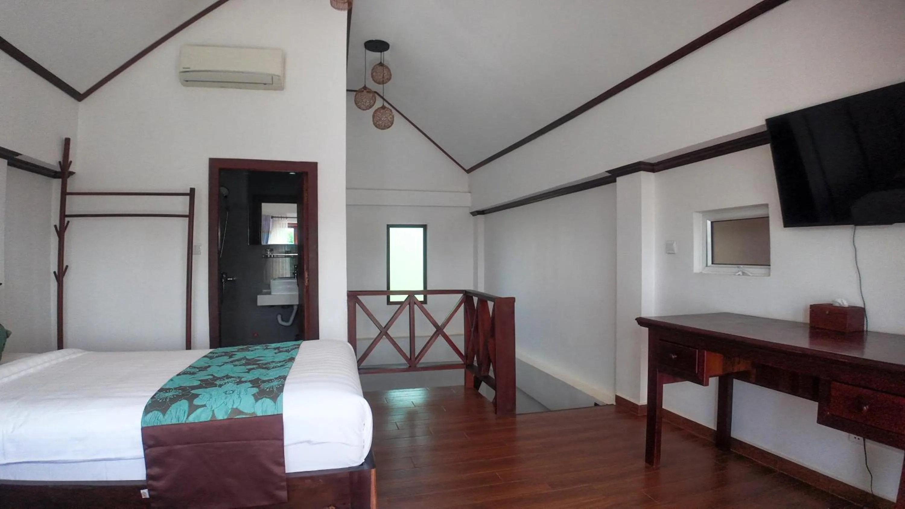 TV and multimedia, Bed in Lodge Moni Essara Kampot