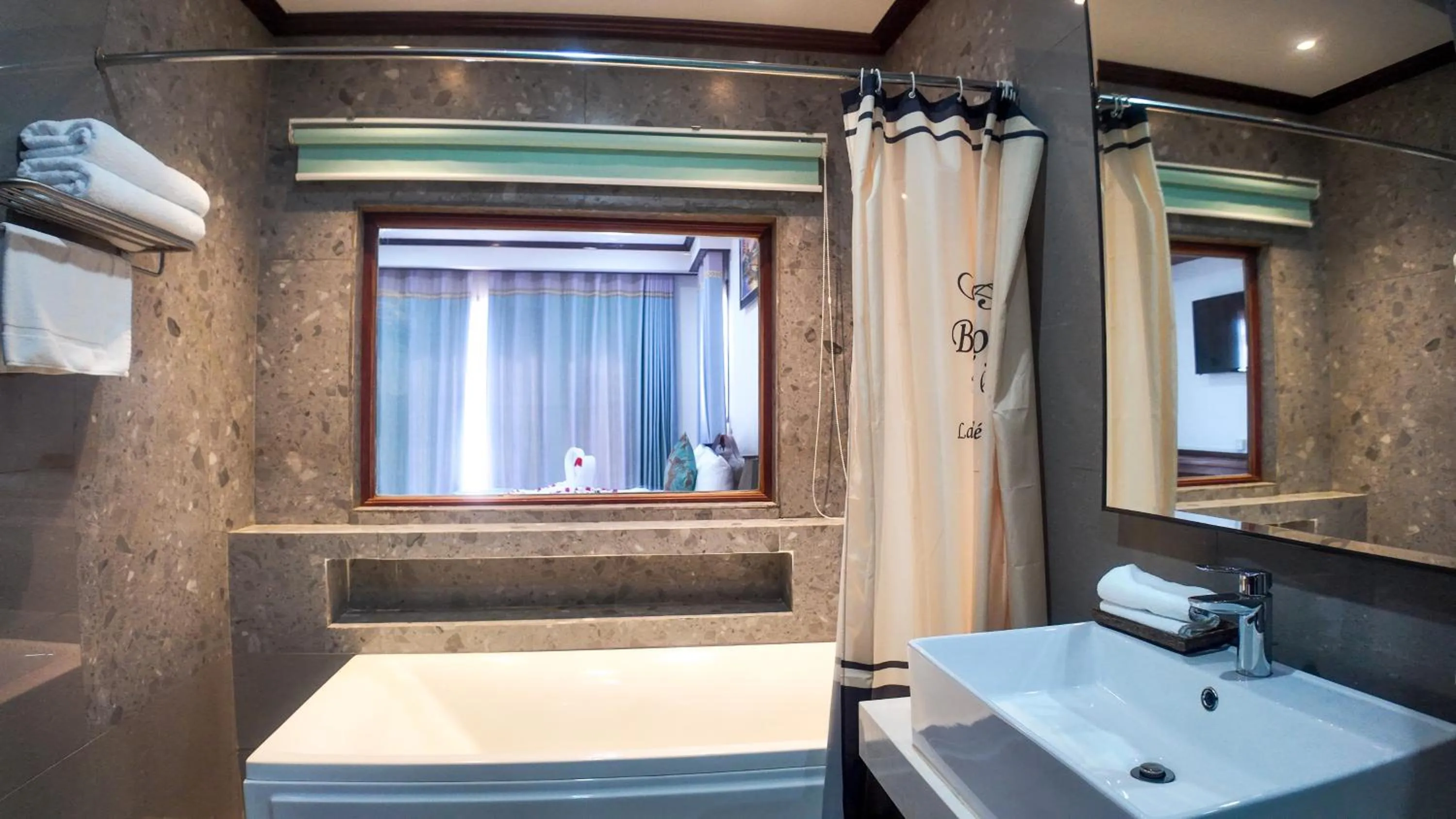 Bathroom in Lodge Moni Essara Kampot