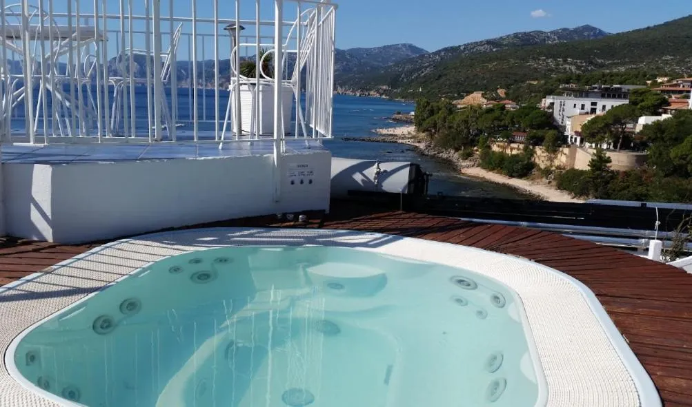 Hot Tub in BUE MARINO Hotel & Rooftop Bar