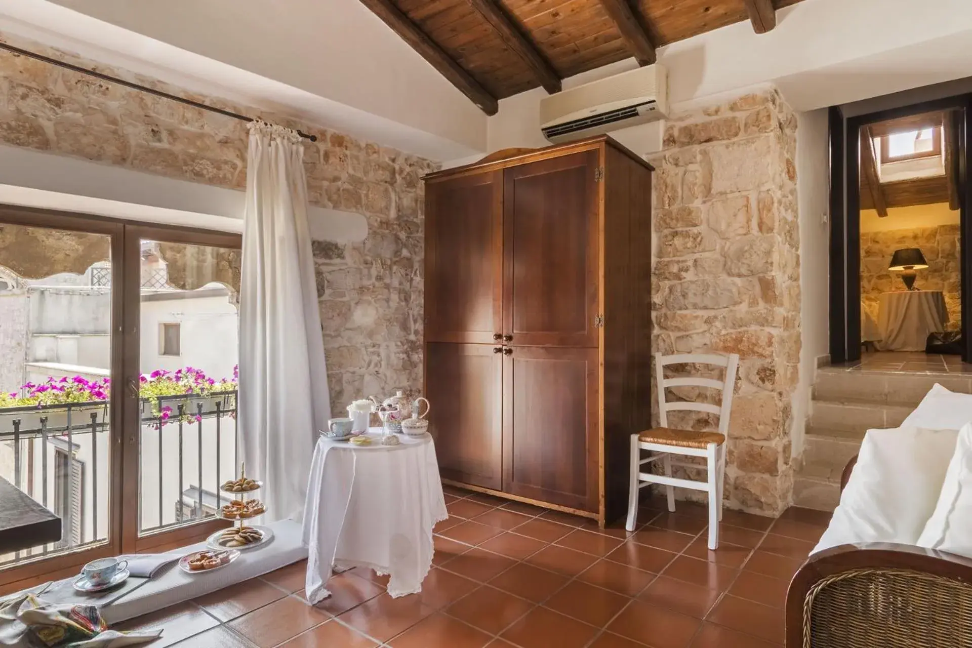 Superior Double Room in Hotel Corte Altavilla Superior Double Room in Hotel Corte Altavilla