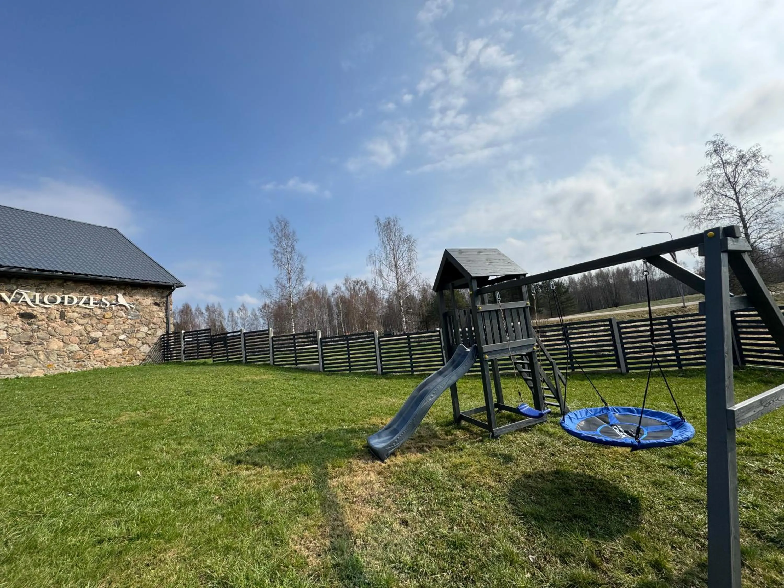 Viesu māja Vālodzes