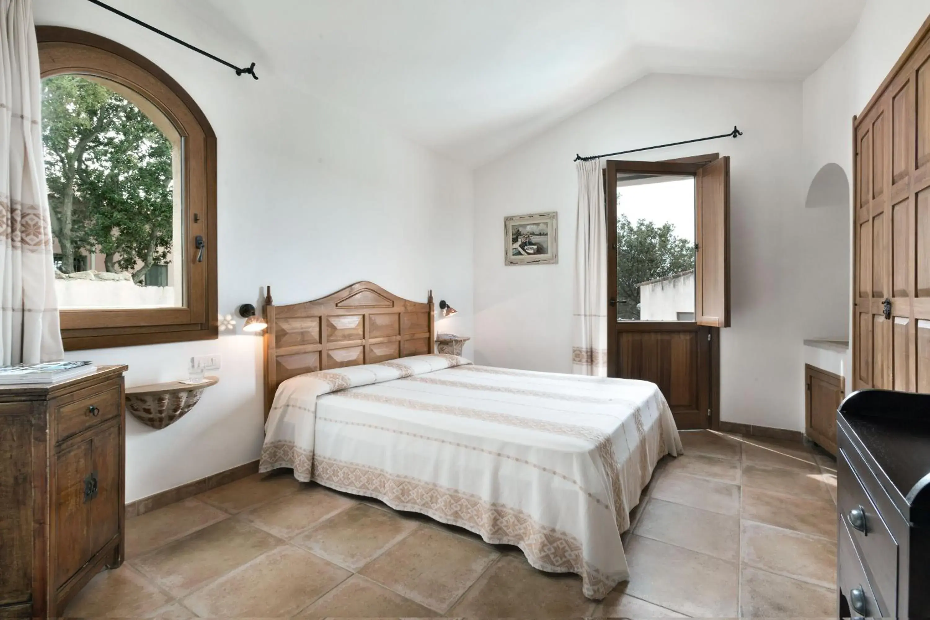 Photo of the whole room, Bed in Hotel Arathena Photo of the whole room, Bed in Hotel Arathena