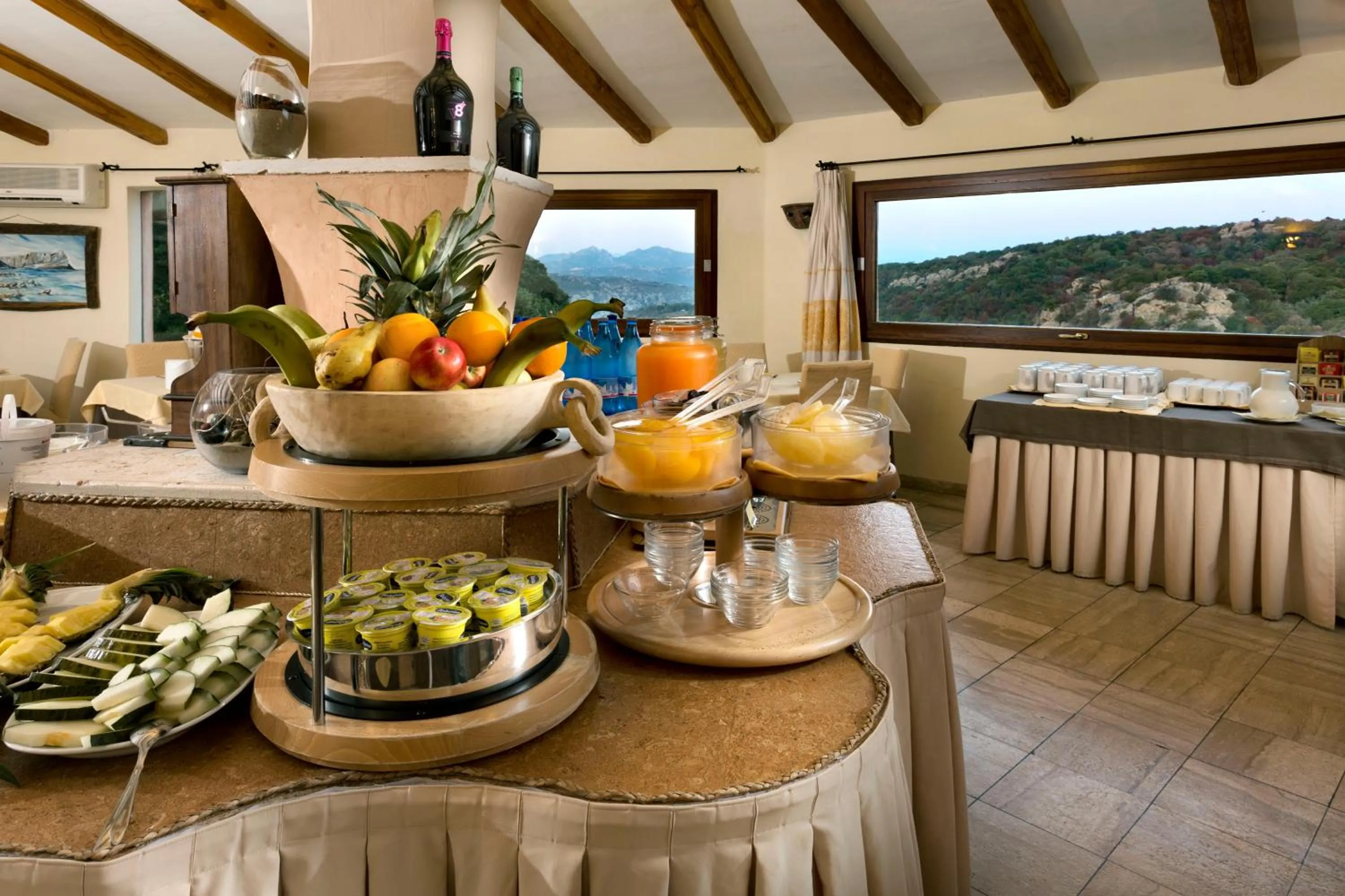 Restaurant/places to eat in Hotel Arathena