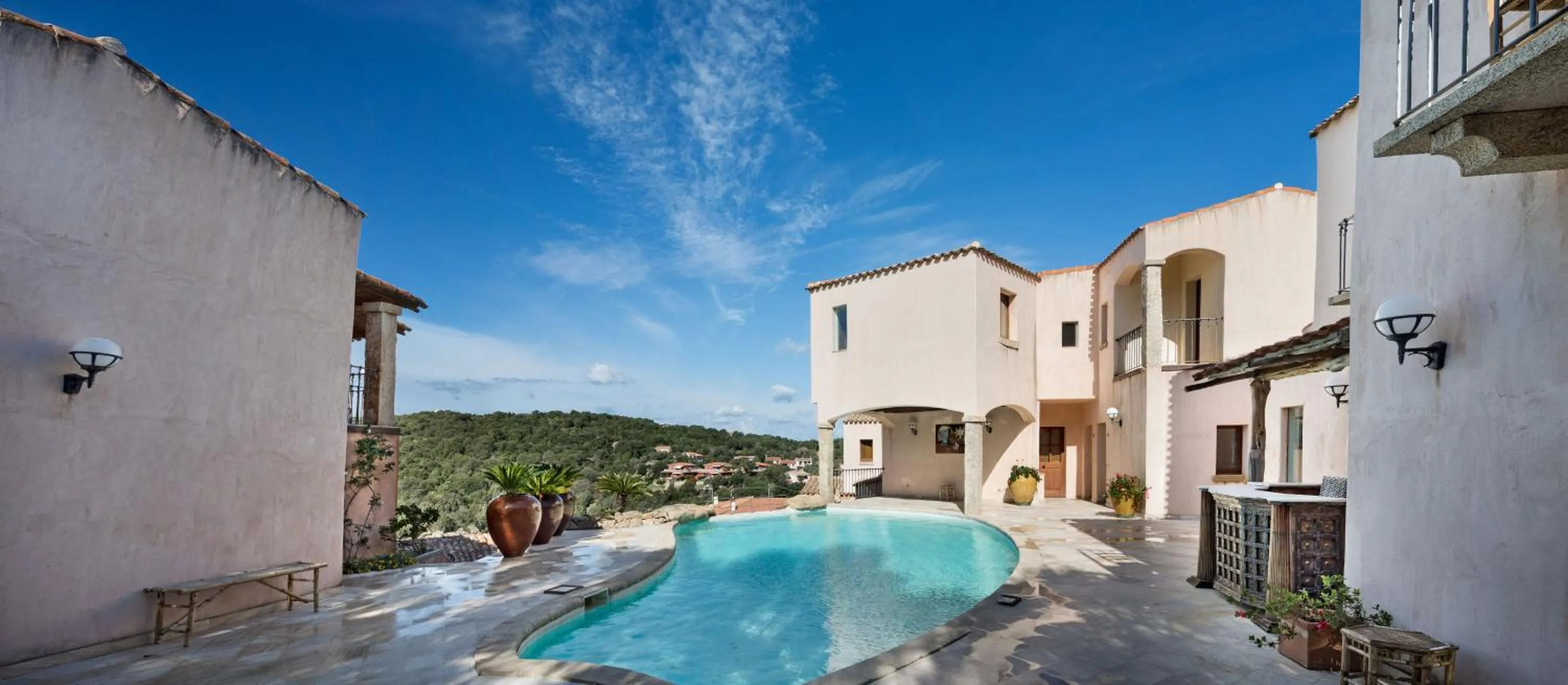 Swimming pool in Hotel Arathena