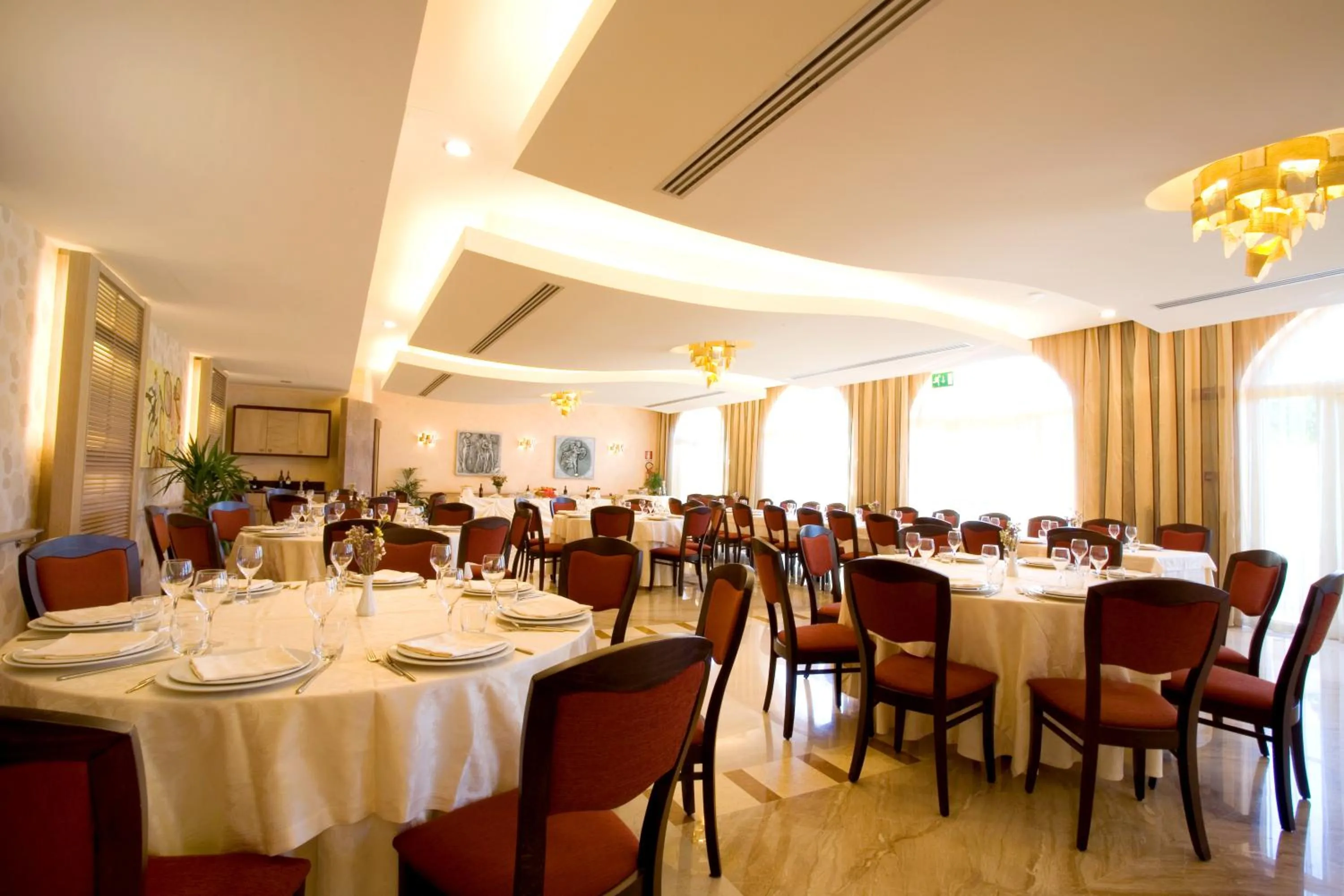Restaurant/places to eat in Grand Hotel Olimpo