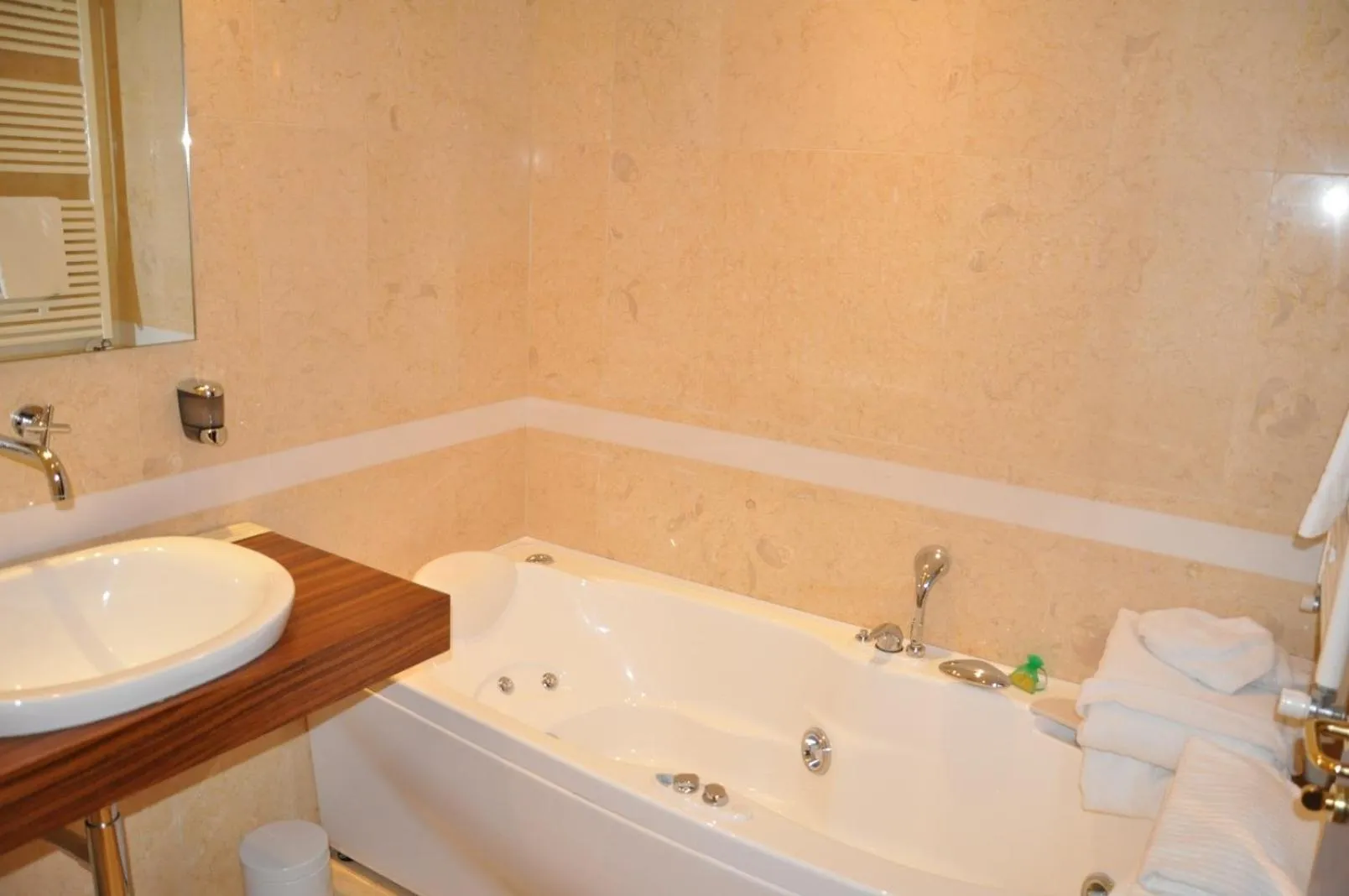 Toilet in Grand Hotel Olimpo