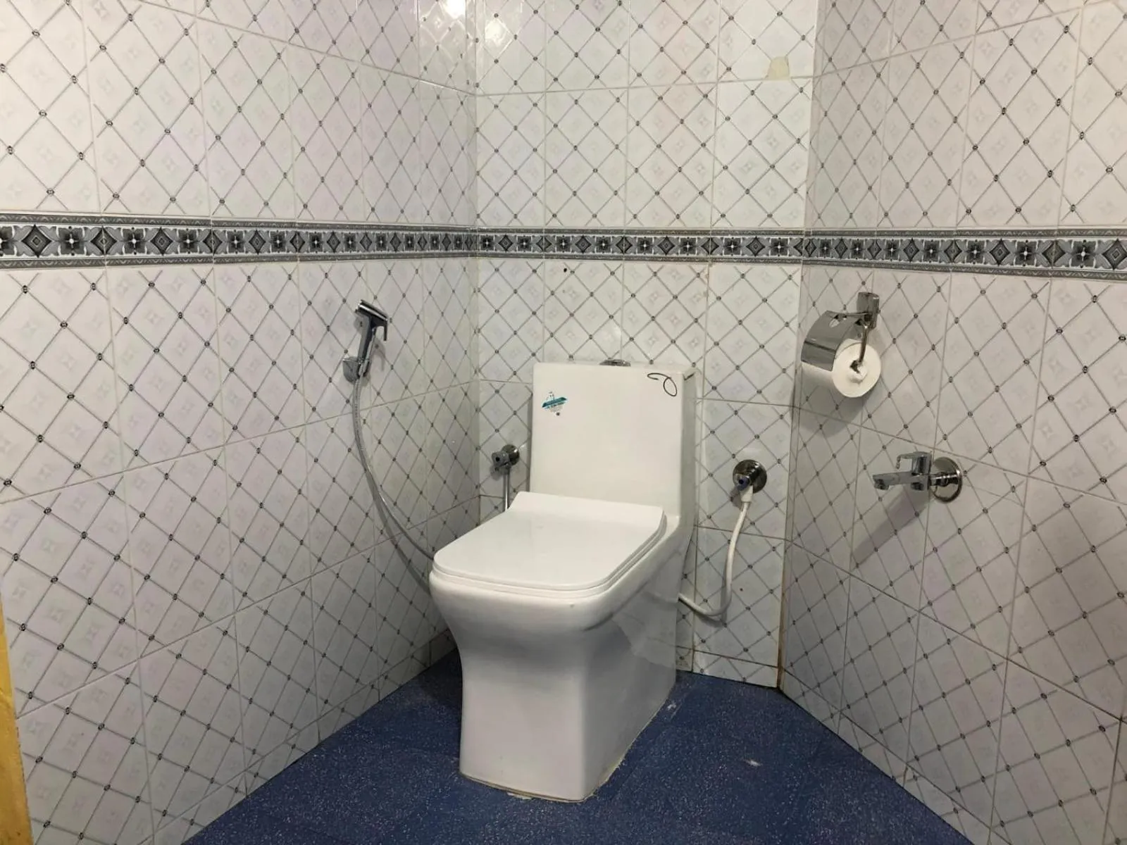 Toilet in Nature Inn Cottages