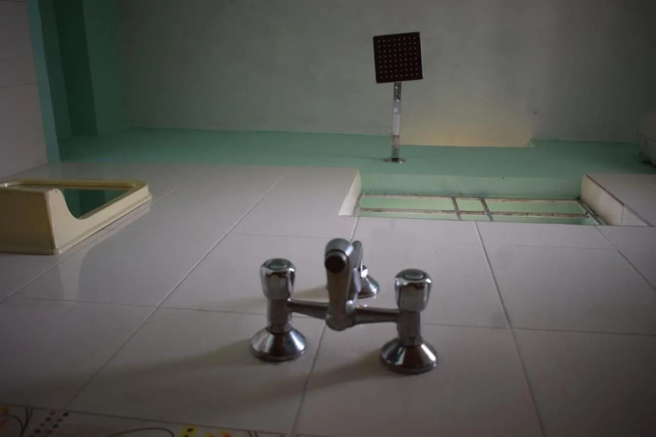 Shower in Nature Inn Cottages