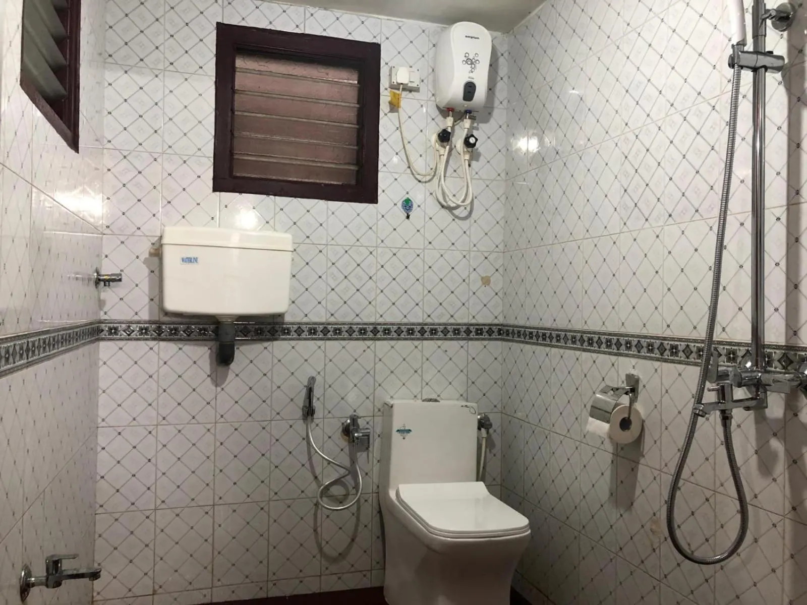 Shower in Nature Inn Cottages