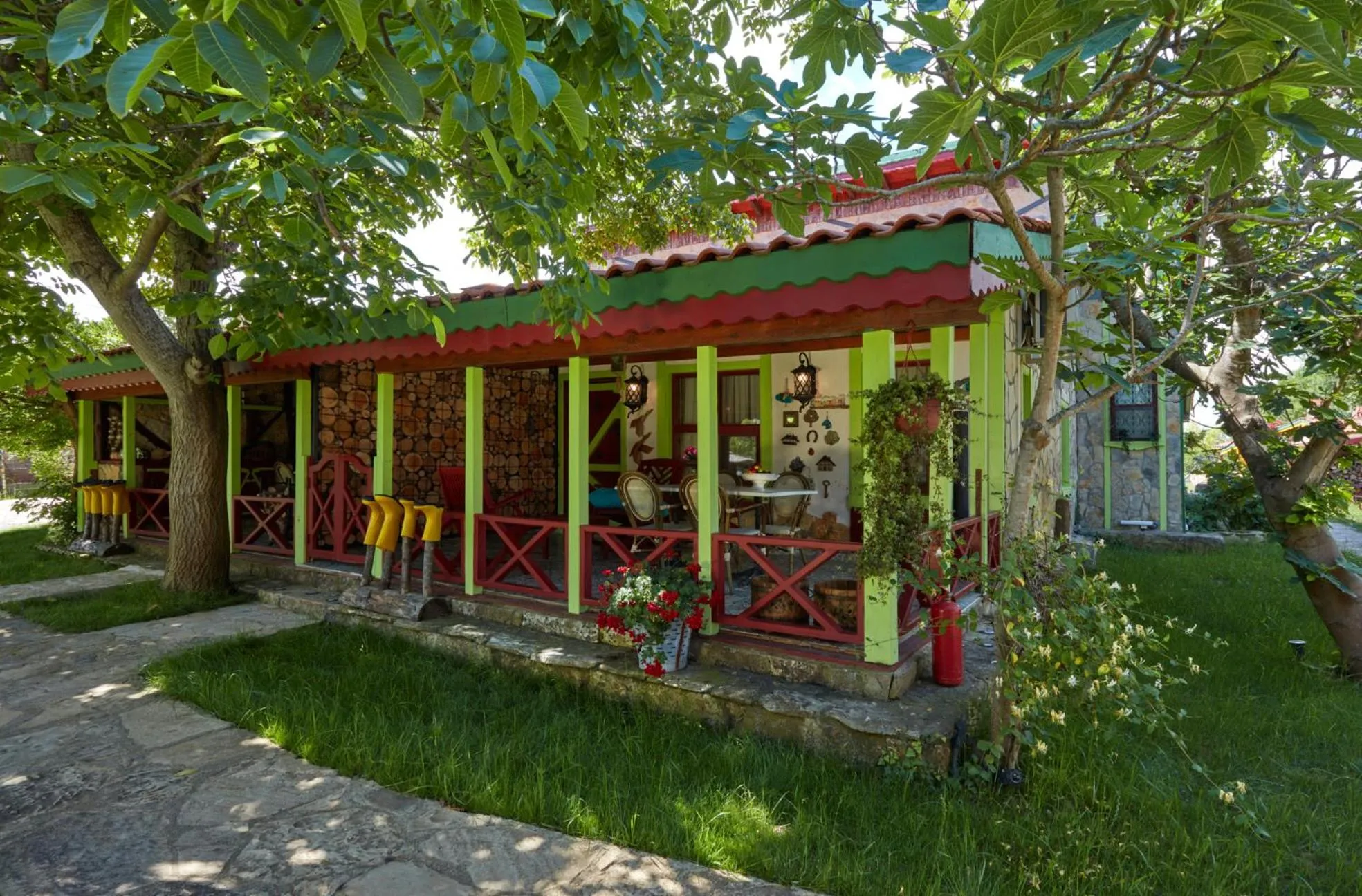 Seating area in Dachas Cove Hotel