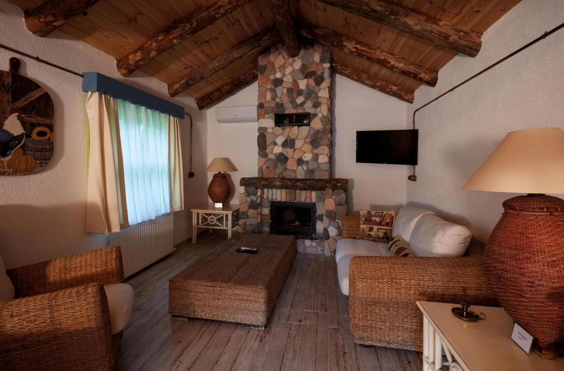 TV and multimedia in Dachas Cove Hotel