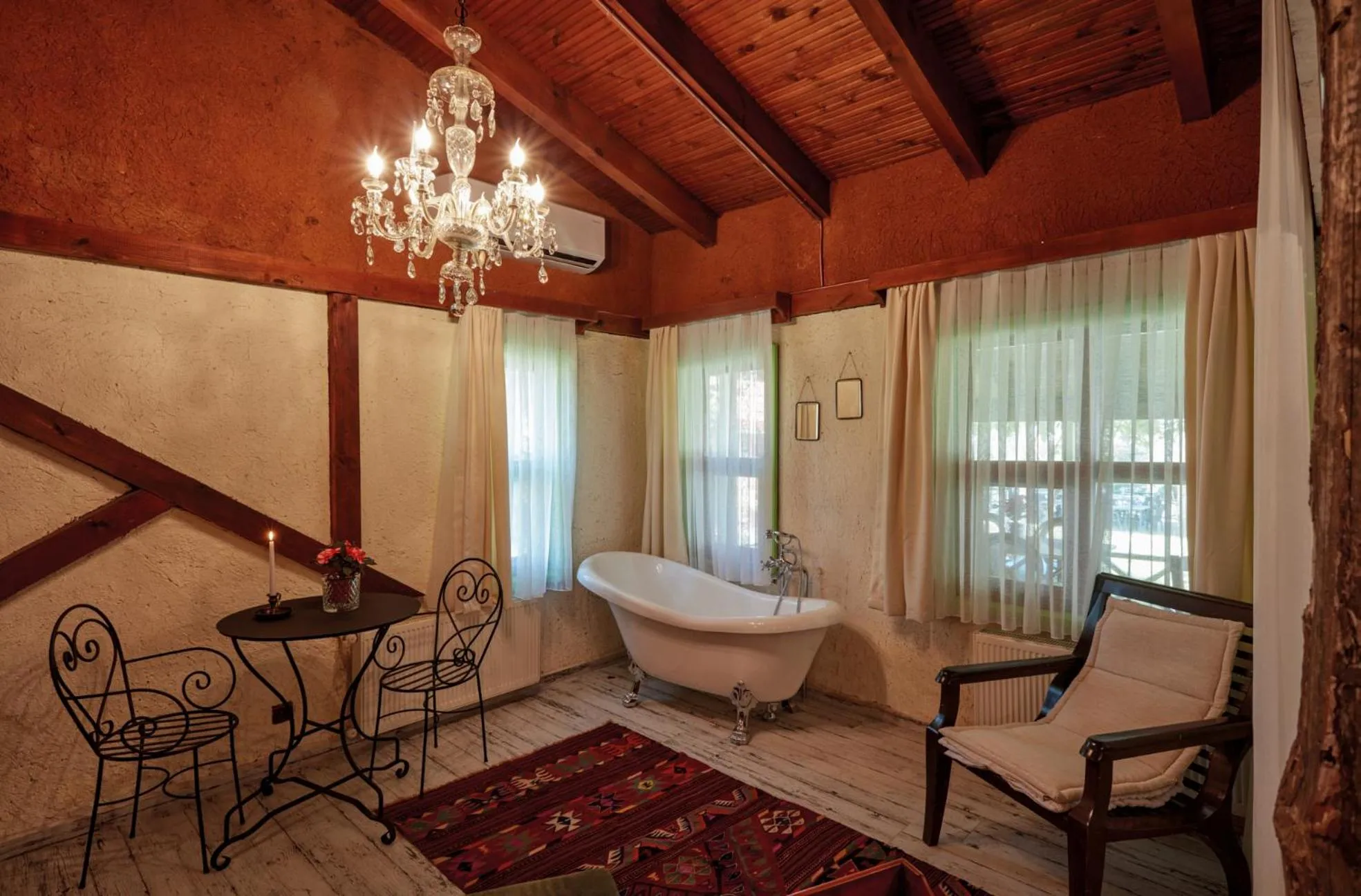 Seating area, Bed in Dachas Cove Hotel
