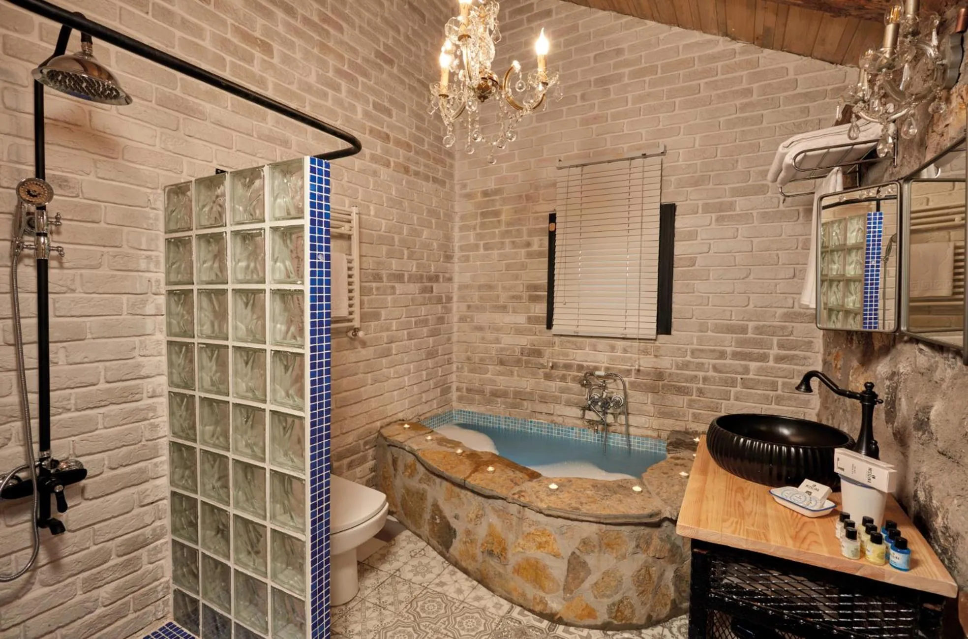 Shower in Dachas Cove Hotel