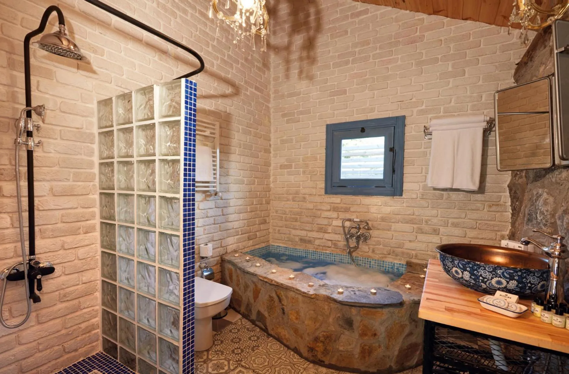 Shower in Dachas Cove Hotel