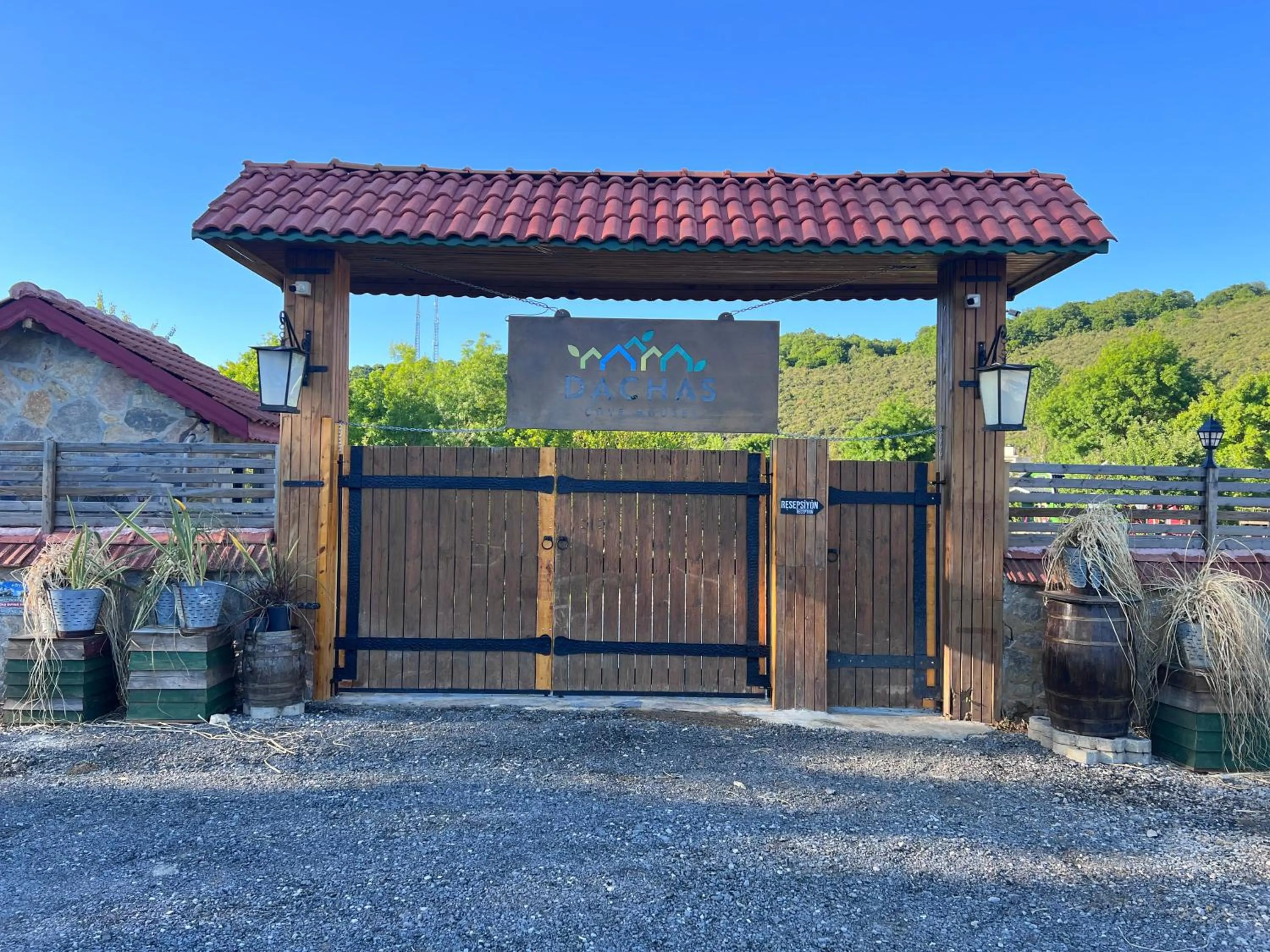 Facade/entrance in Dachas Cove Hotel