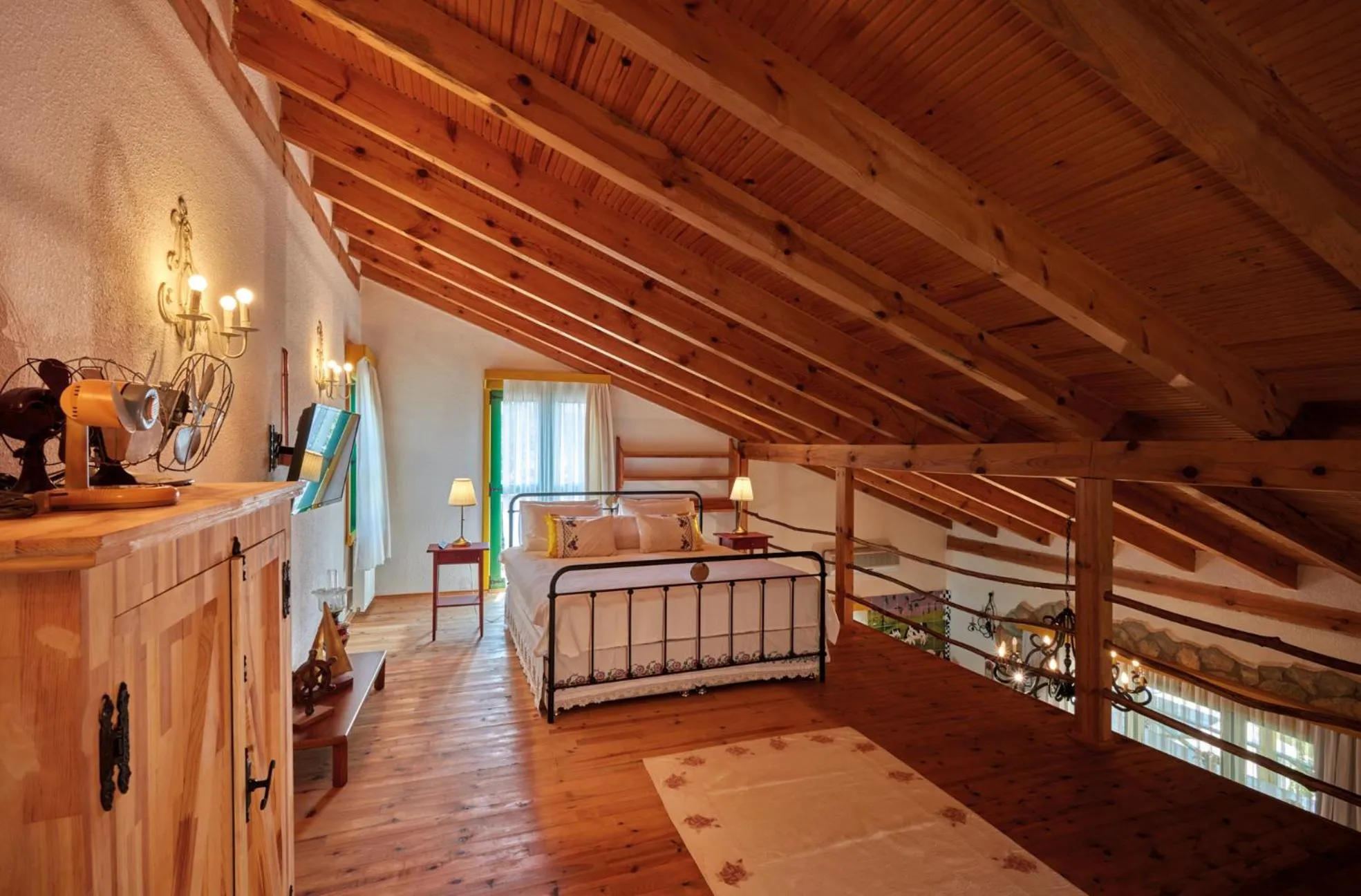 Bed in Dachas Cove Hotel