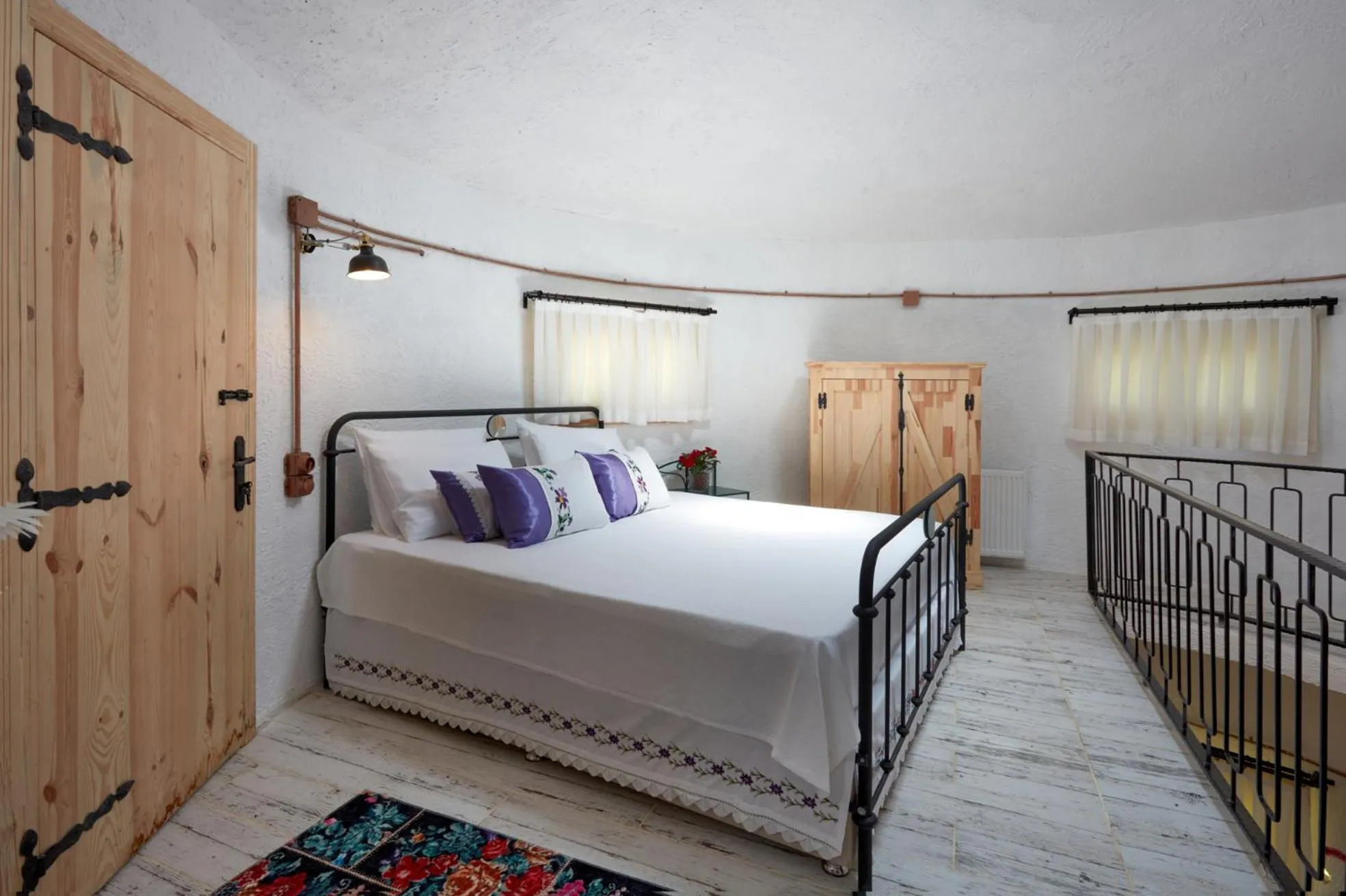 Bed in Dachas Cove Hotel