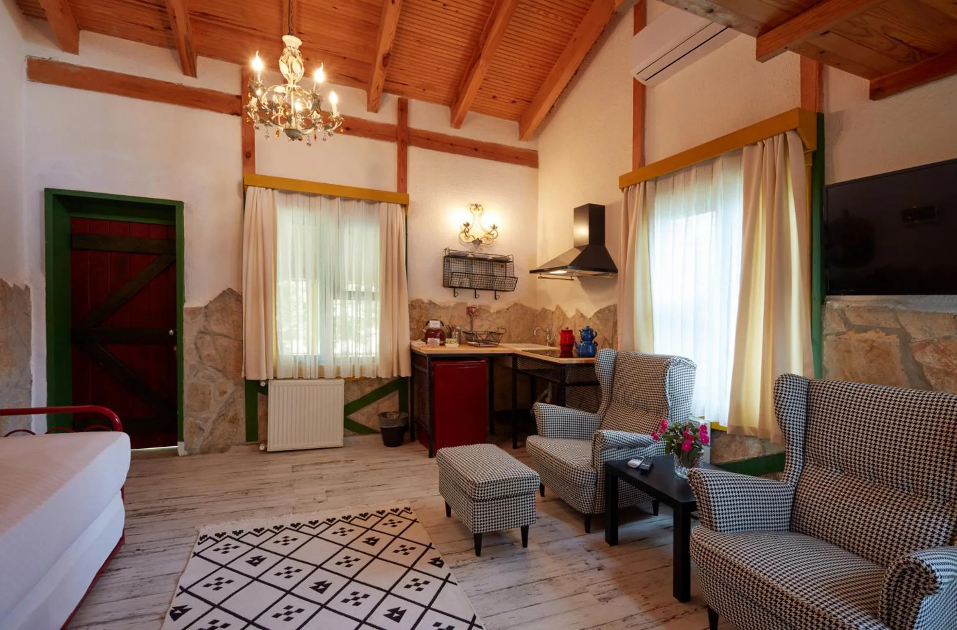 TV and multimedia in Dachas Cove Hotel