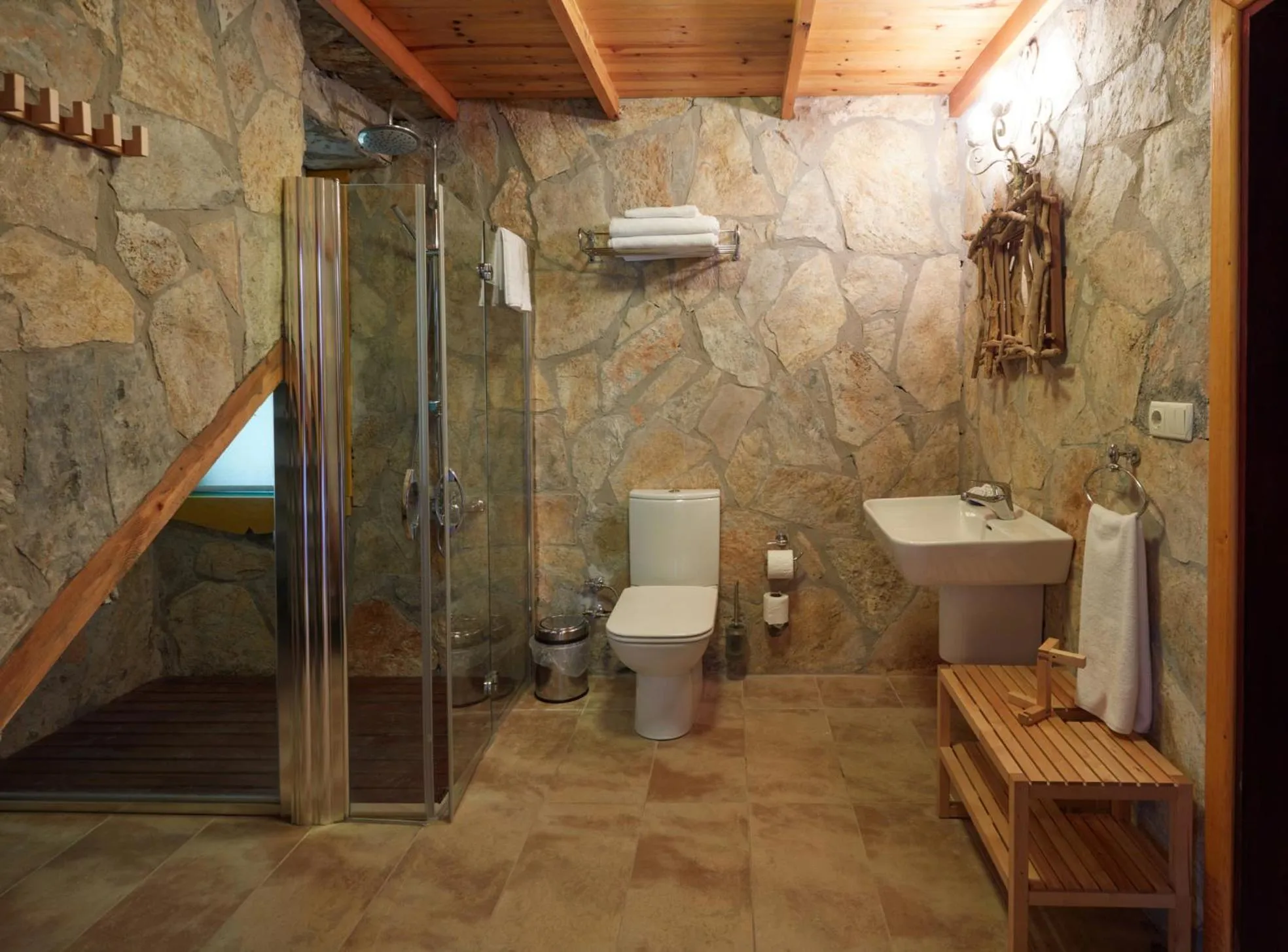 Shower in Dachas Cove Hotel