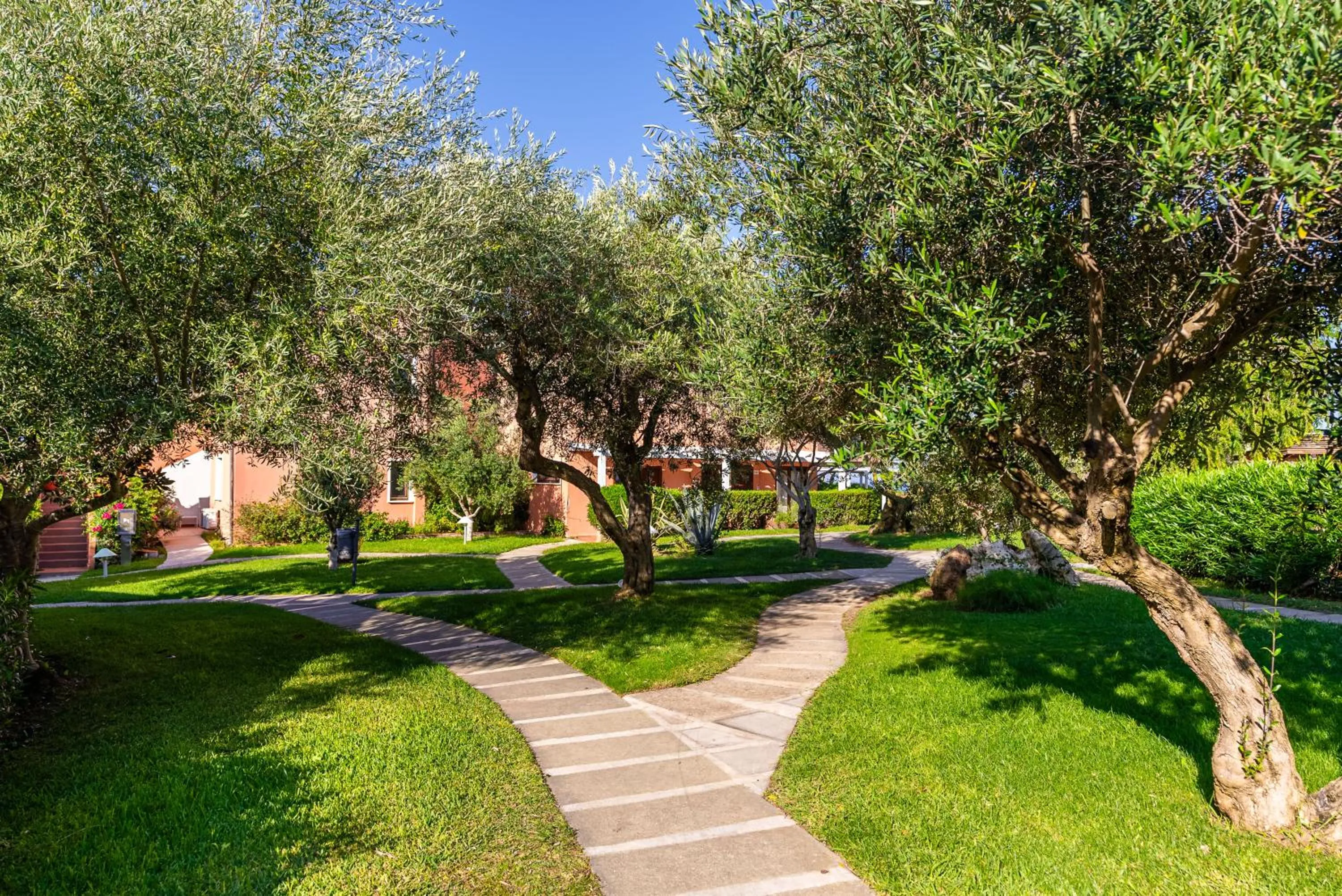 Garden in Cala Rosa Club Hotel