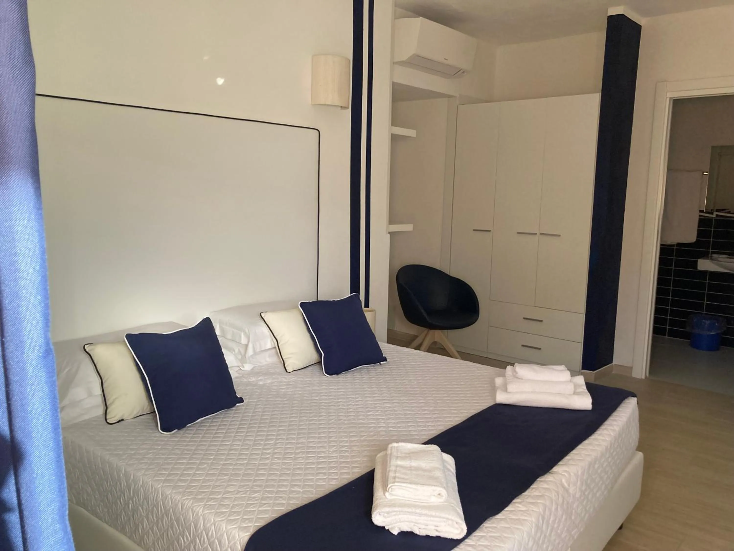 Bedroom, Bed in Cala Rosa Club Hotel