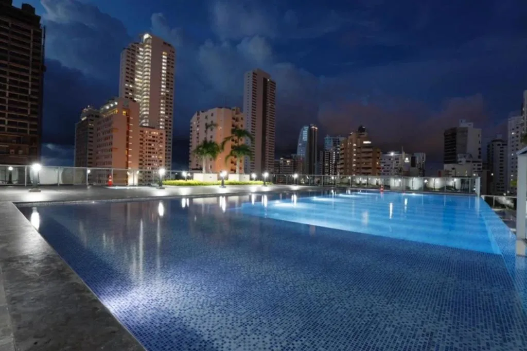 Swimming pool in Lujoso Apartamento en Bocagrande