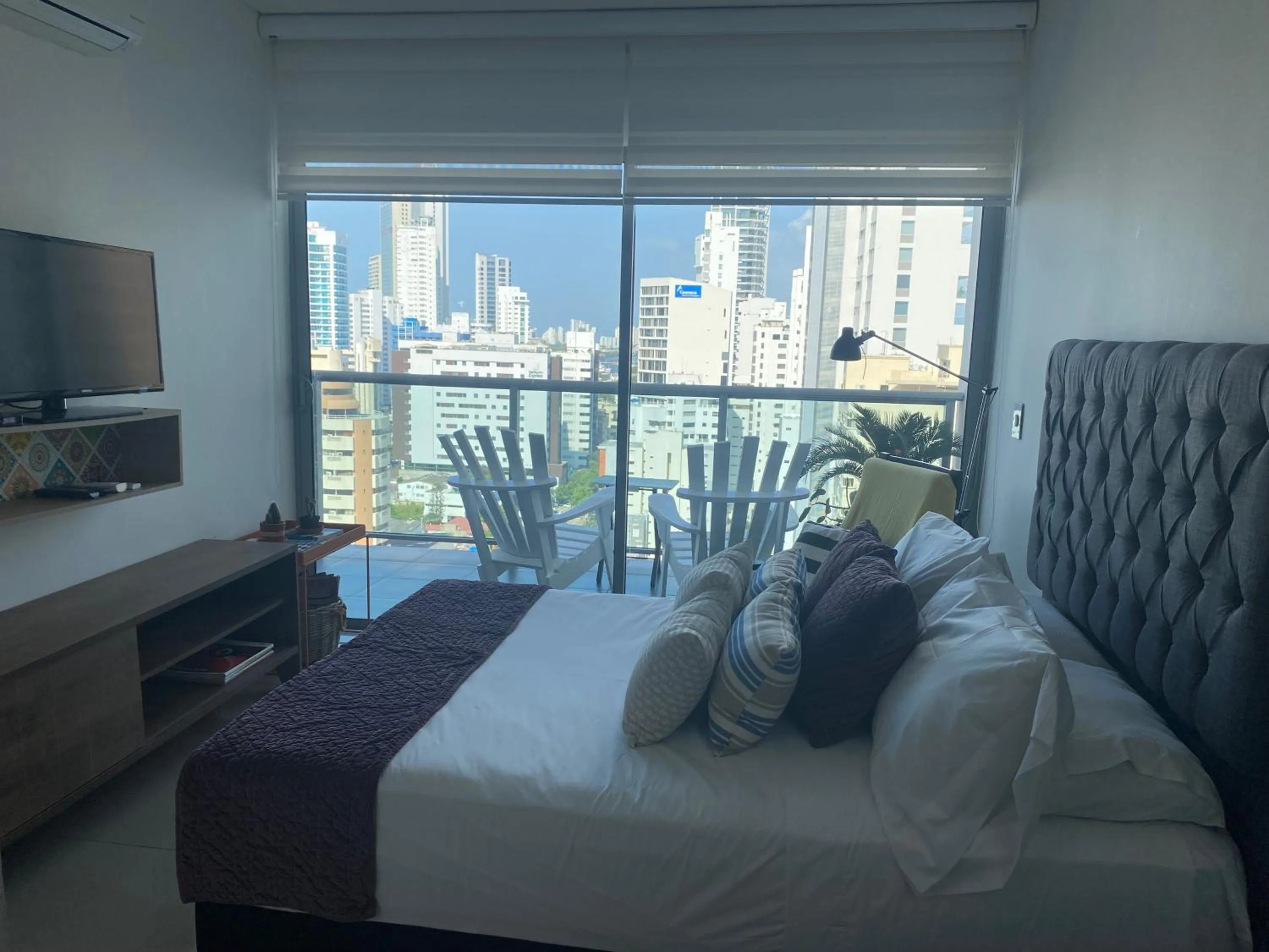Bed in Lujoso Apartamento en Bocagrande