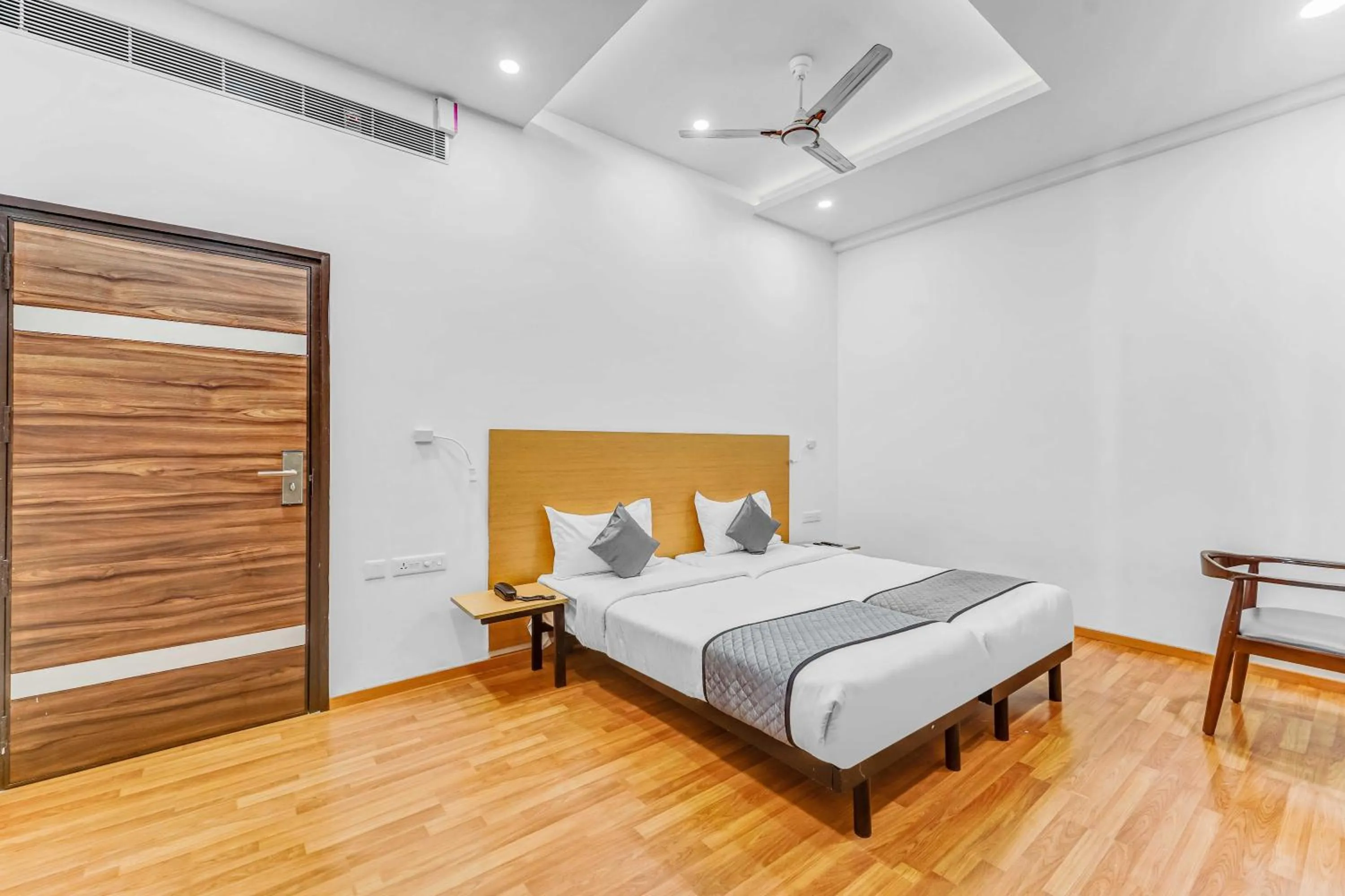 Bedroom, Bed in UPAR Hotels - T Nagar