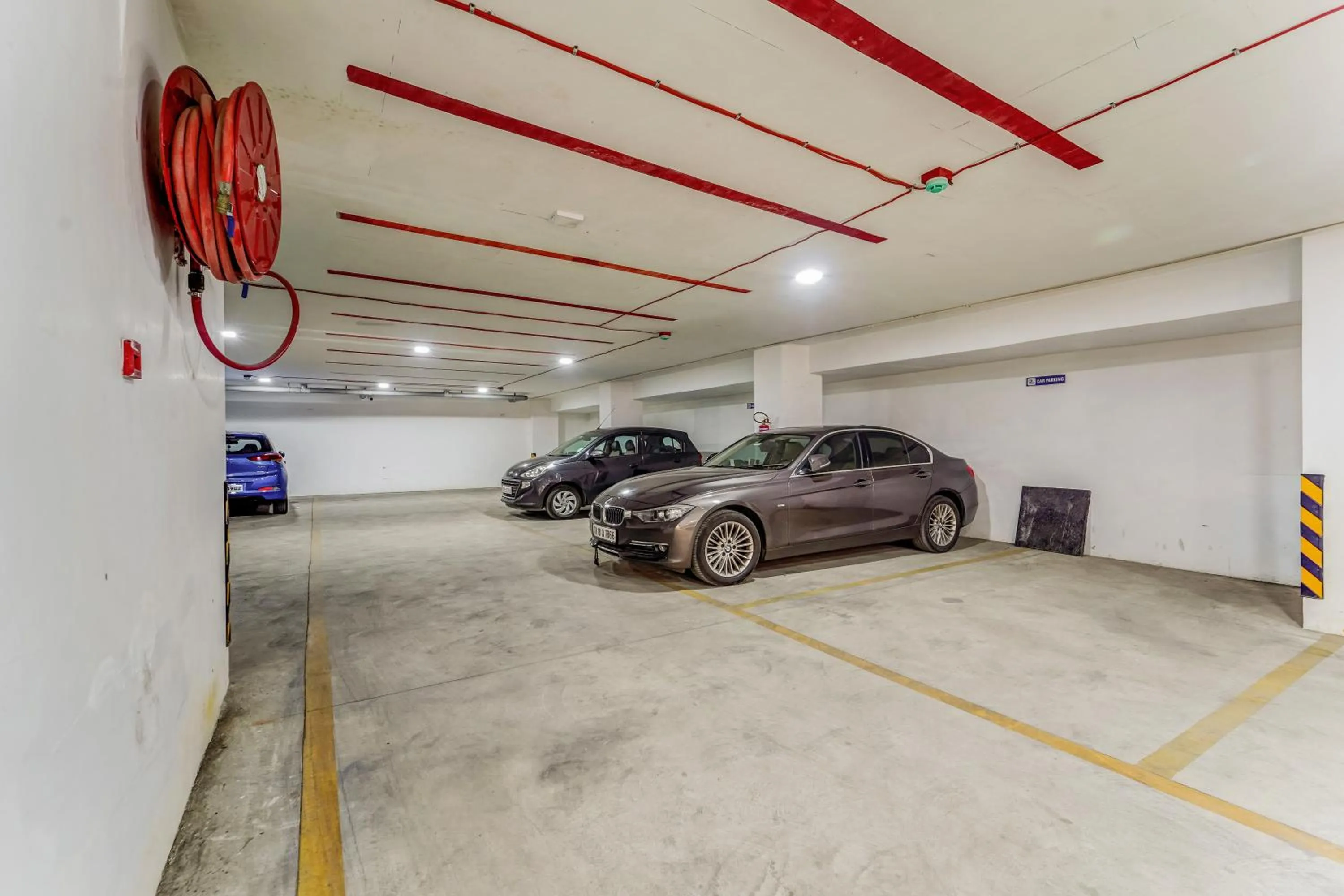 Parking in UPAR Hotels - T Nagar