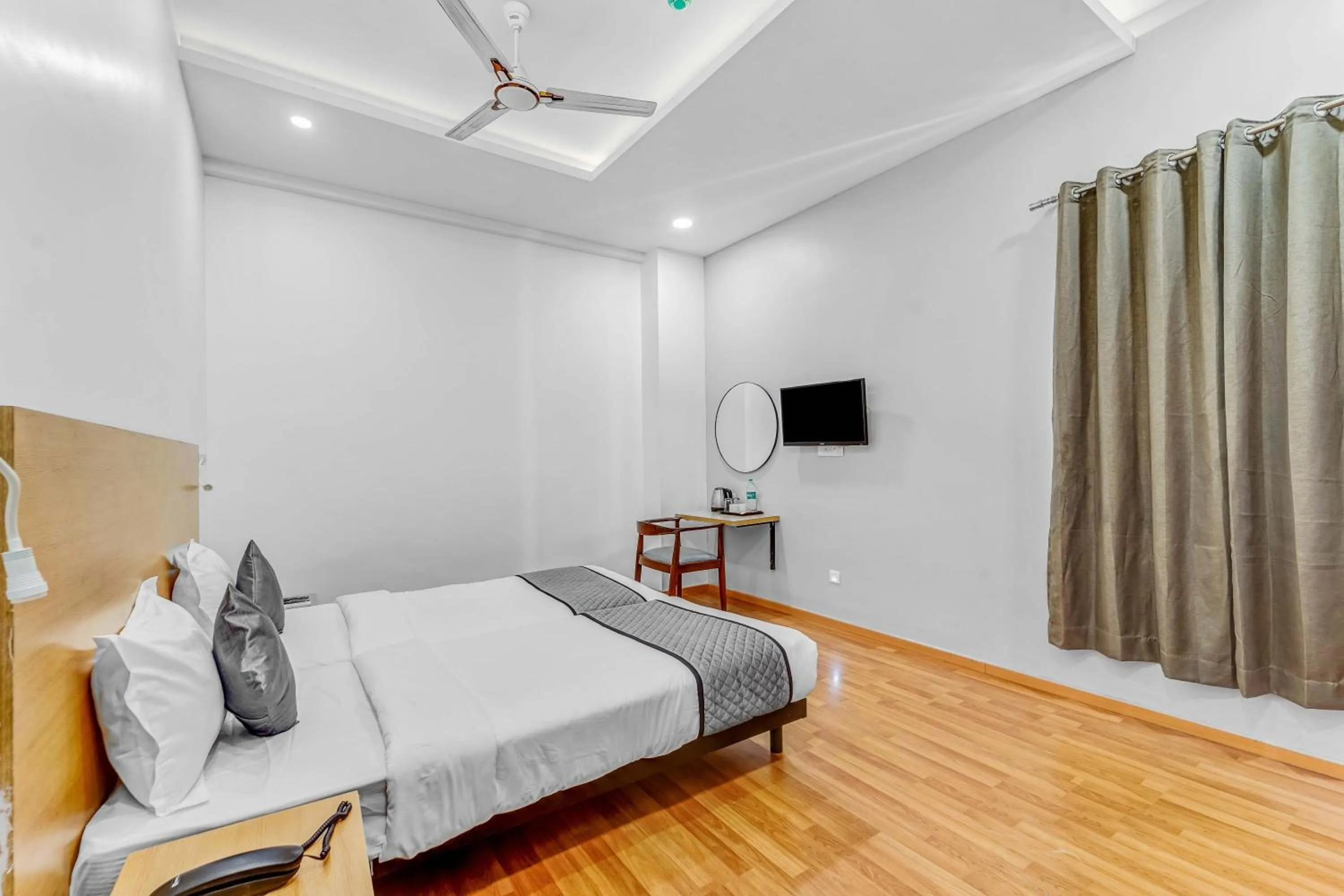 Bedroom, Bed in UPAR Hotels - T Nagar